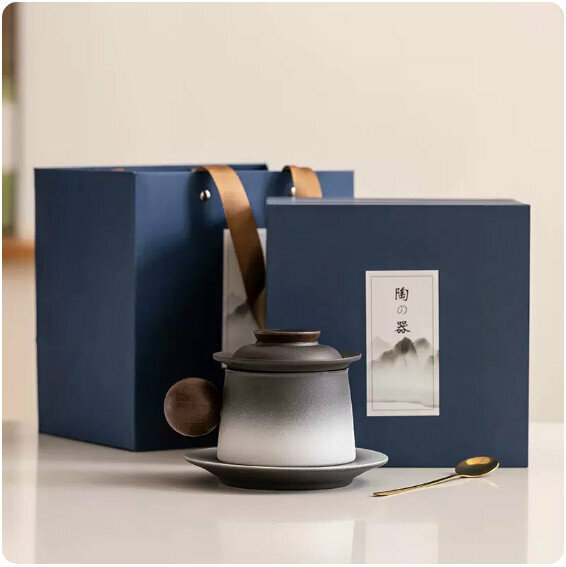 Hotly recommended ceramic tea water separation tea cup [gradient black and white "Jinghong" wooden handle filter tea cup + saucer + spoon + gift box]