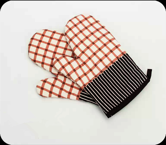 New heat-insulating anti-scald gloves (candy beige) (specification: 28*18CM)