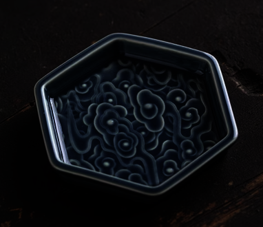 Hot selling Chinese exquisite ceramic tea tray (Six-sided Xiangyun-Jilan) (size: width 13CM*height 2CM)