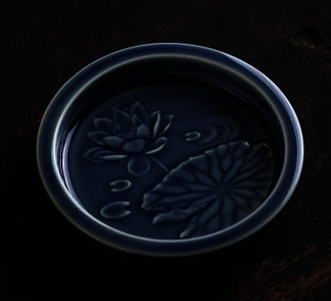 Hot selling Chinese exquisite ceramic tea tray (round lotus charm-Ji Lan) (size: width 11.5CM*height 2CM)