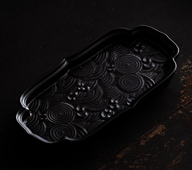 Hot selling ceramic tea tray with auspicious cloud relief (black gold) (size: length 26CM*width 12.5CM)