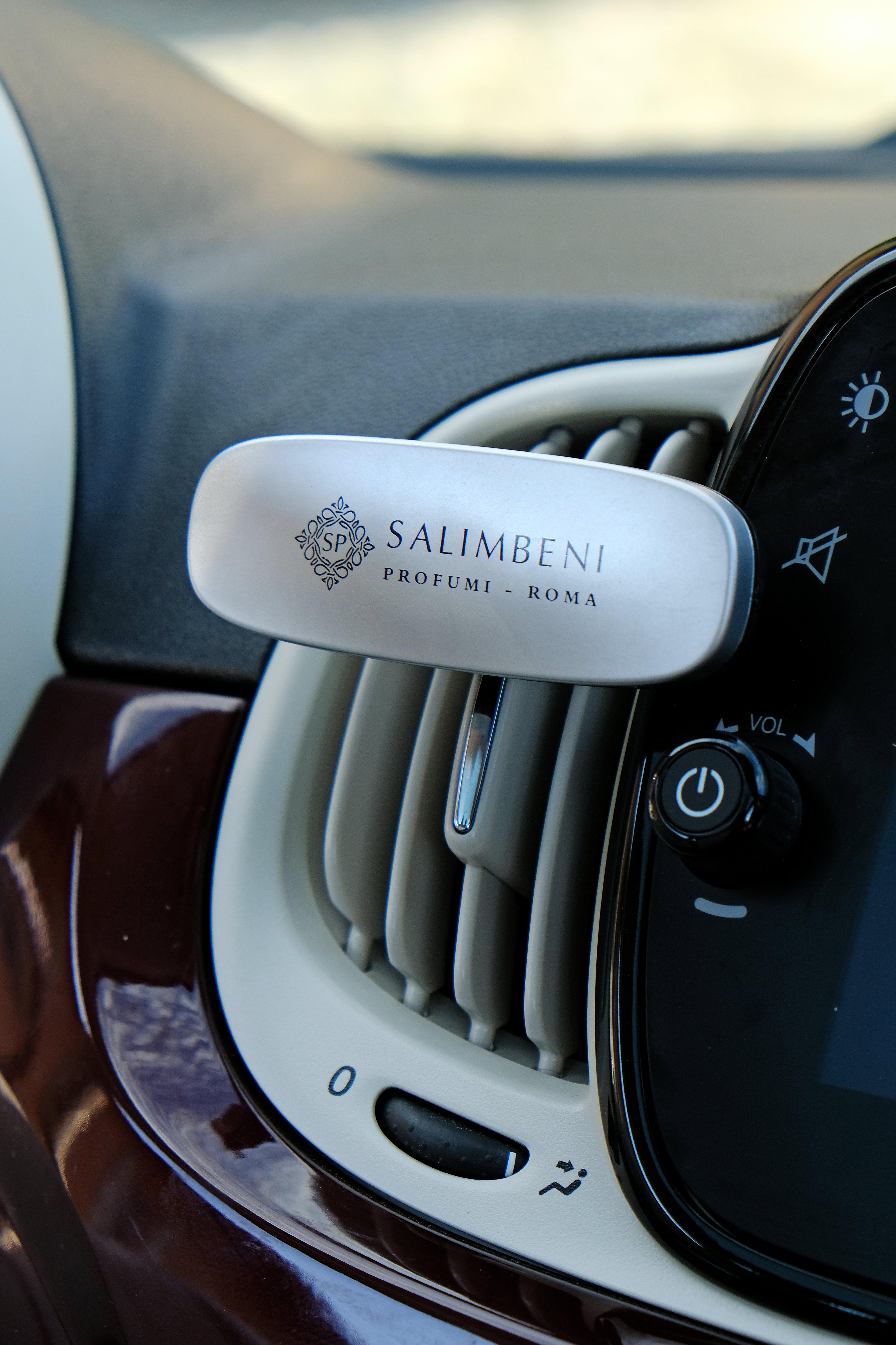 Salimbeni 萬神殿古木 360°萬用香氛車夾(鉻合金)