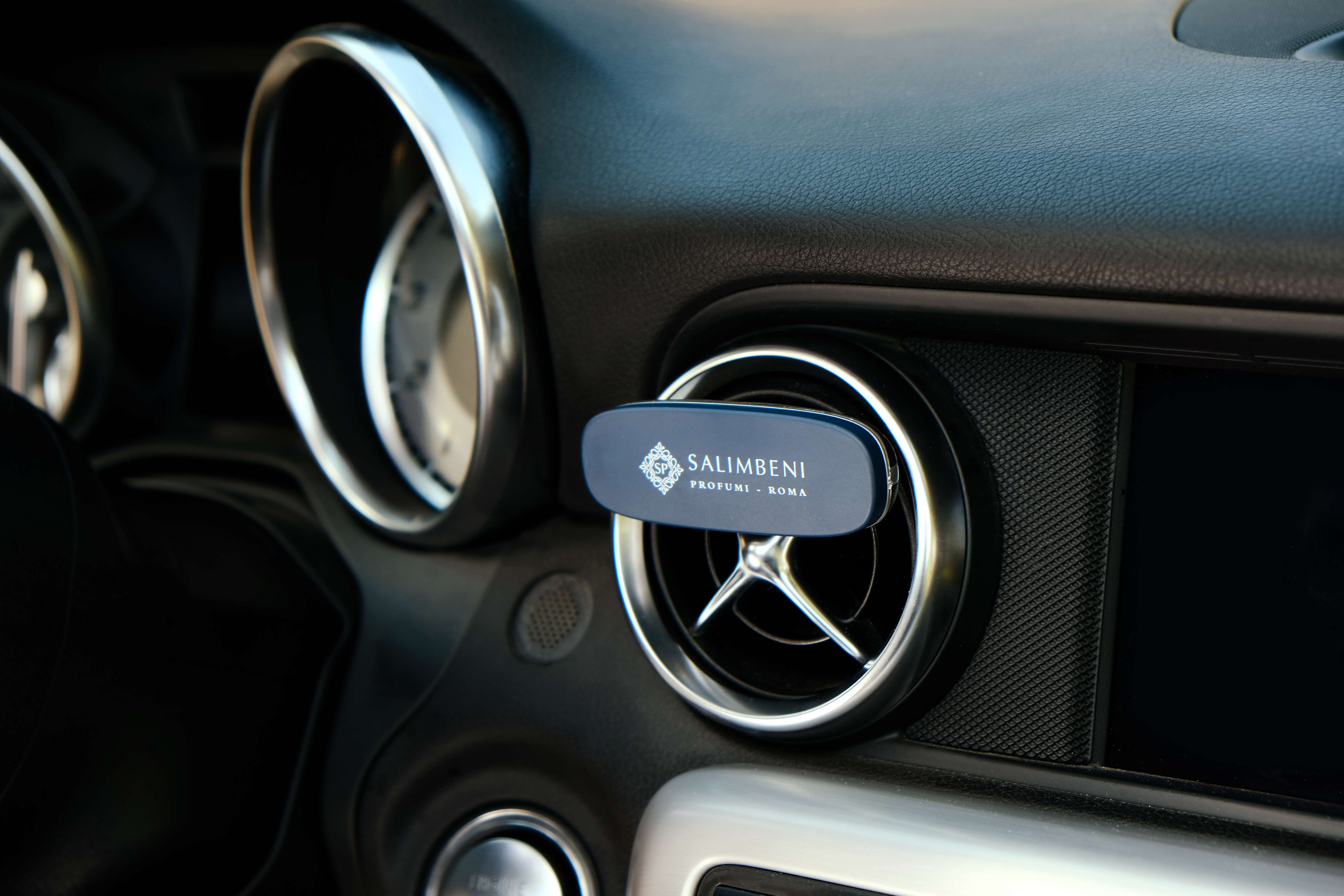 Salimbeni 羊絨木海風 360°萬用香氛車夾(霧藍)