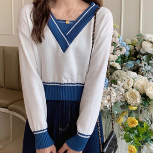 V-neck fake two-piece knit sweater (white fit-size-fits-all)