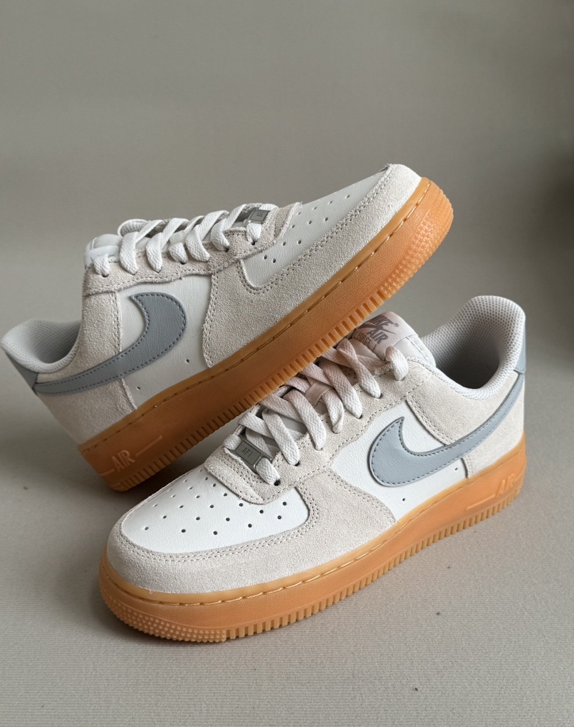 預購 Nike Air Force 1 LV8 ESS+ 霧藍米灰 焦糖底