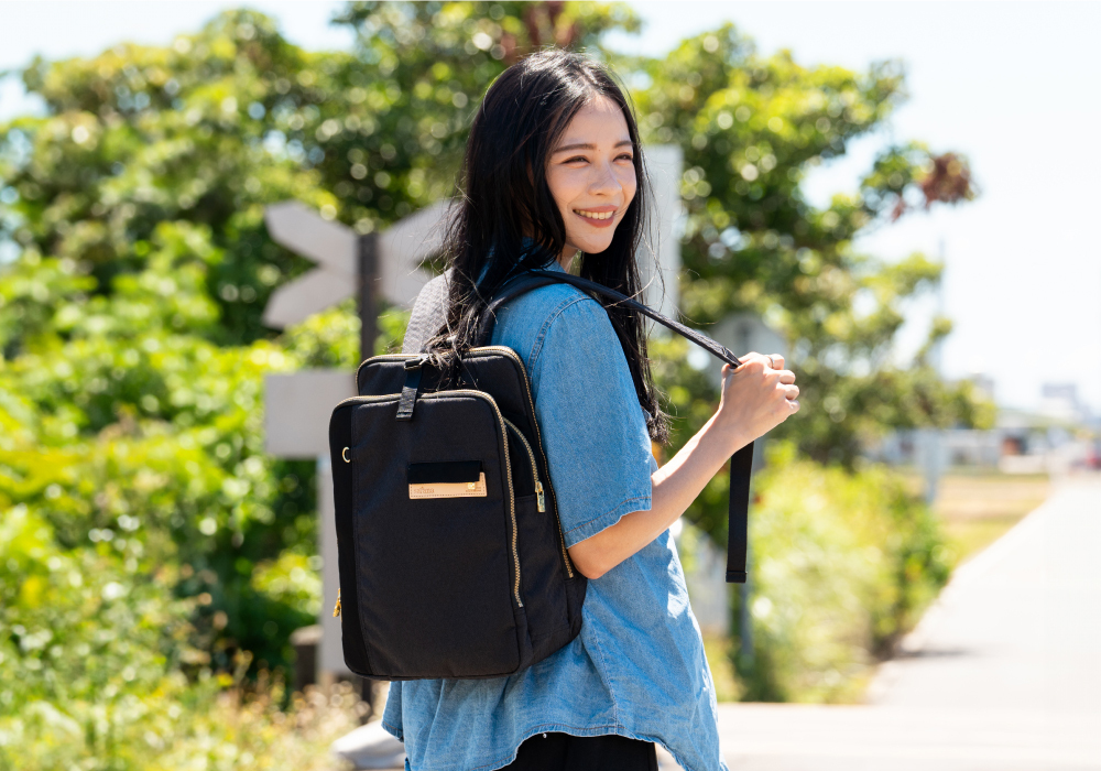 satana Soldier 趣淘三明治後背包-黑色拼接 SOS2432-727 女生後背情境照