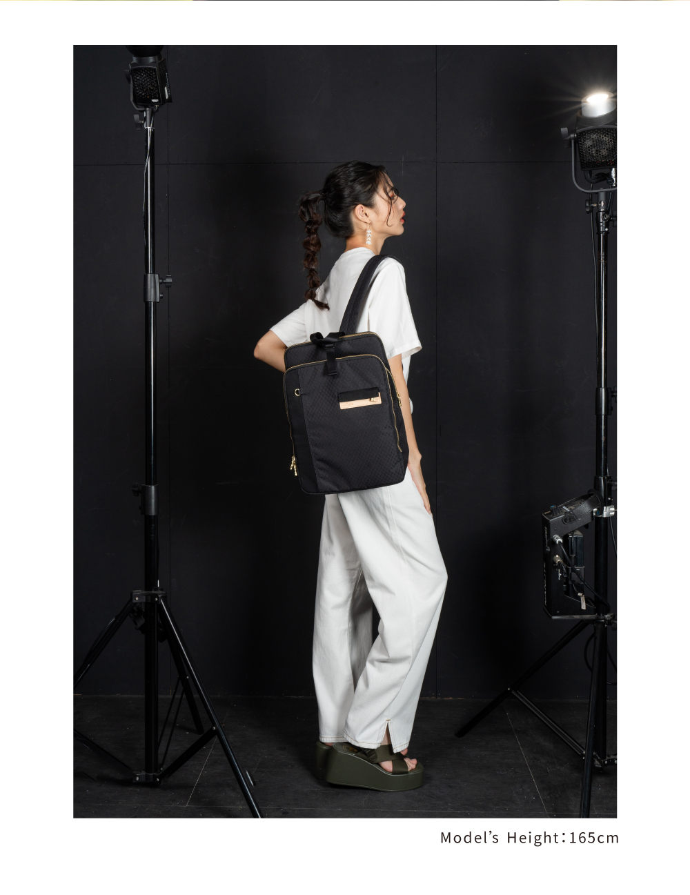 satana Soldier 趣淘三明治後背包-黑色拼接 SOS2432-727 女生身高比例照