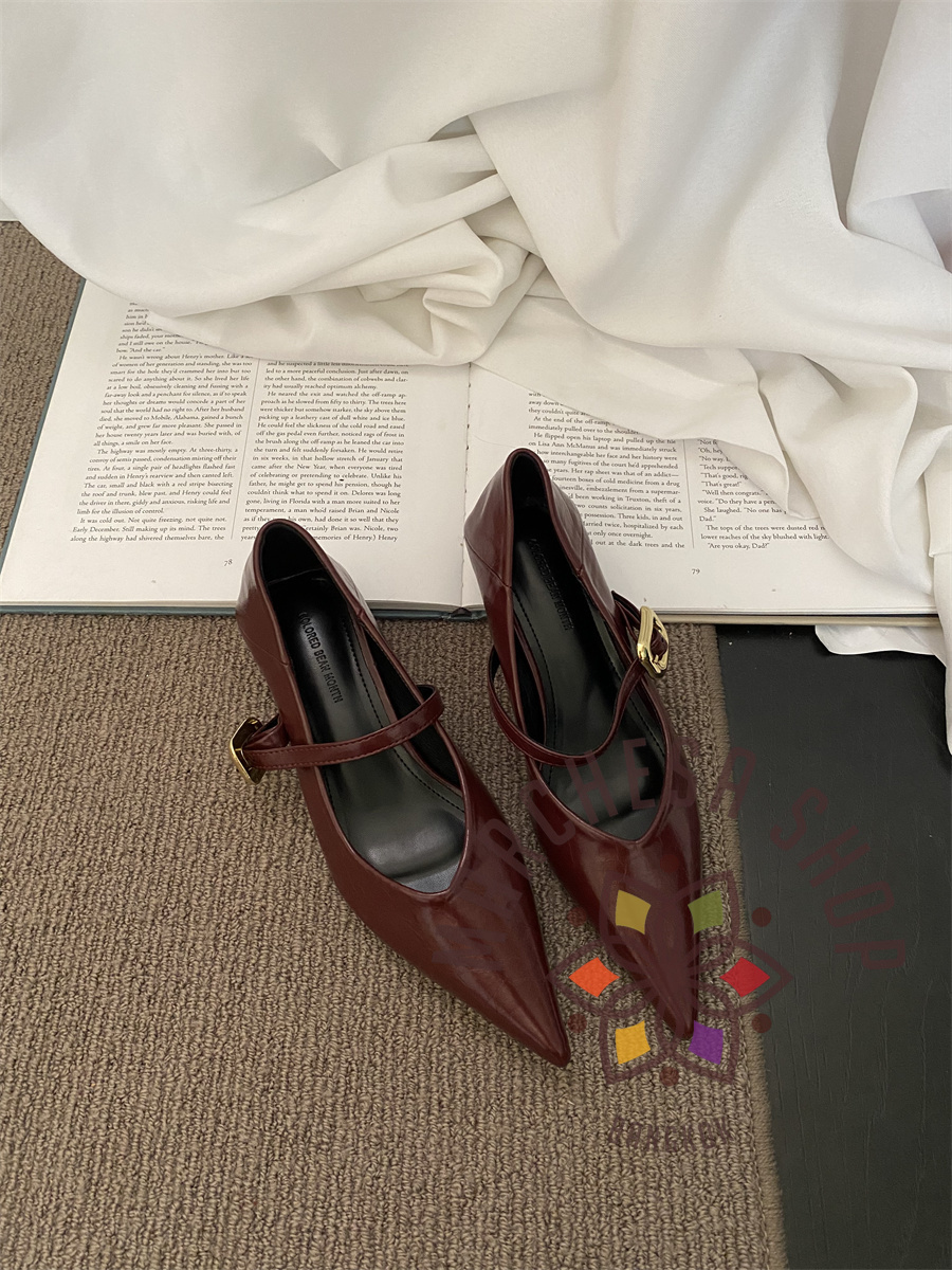 S3142 - 牛皮簡約一字方扣帶尖頭低踭鞋