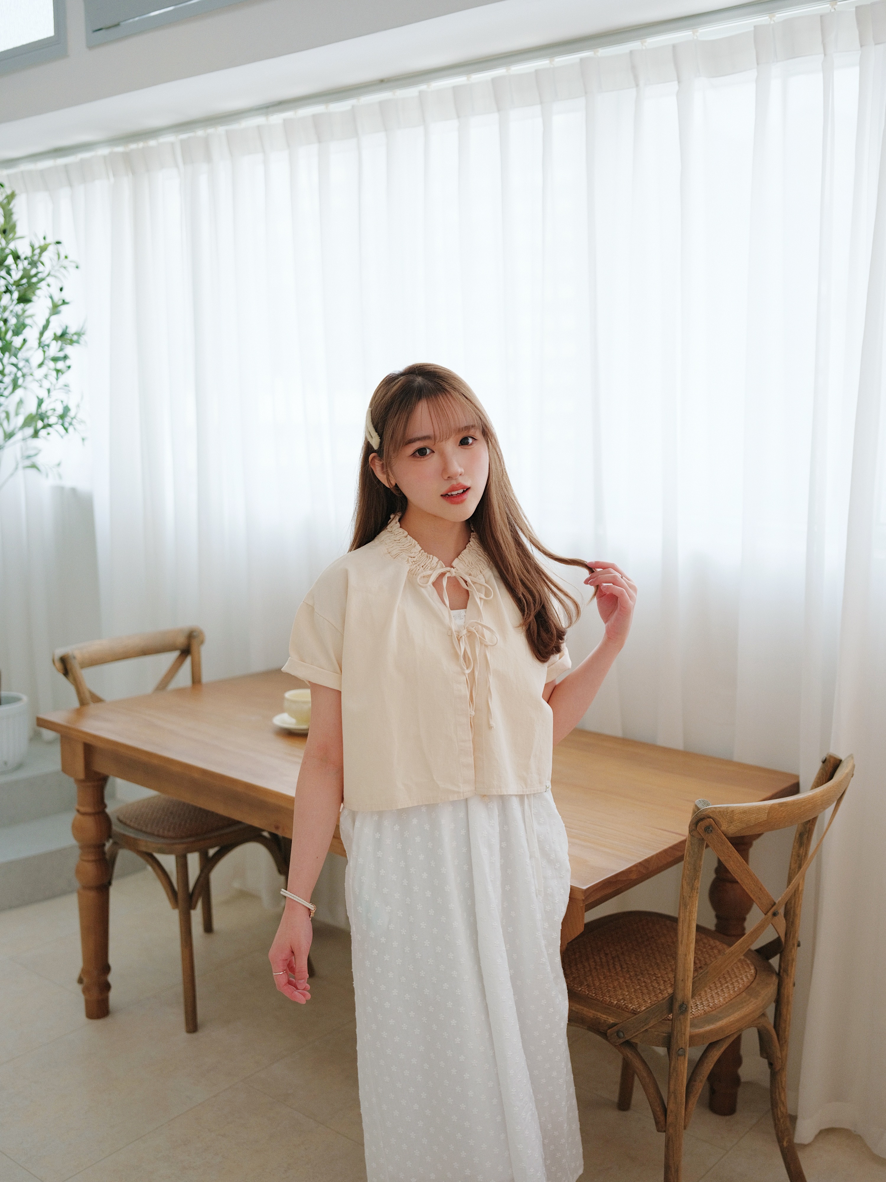 兩色／木耳高領蝴蝶短袖恤衫／Turtleneck Ruffle Ribbon Short Sleeve Shirt