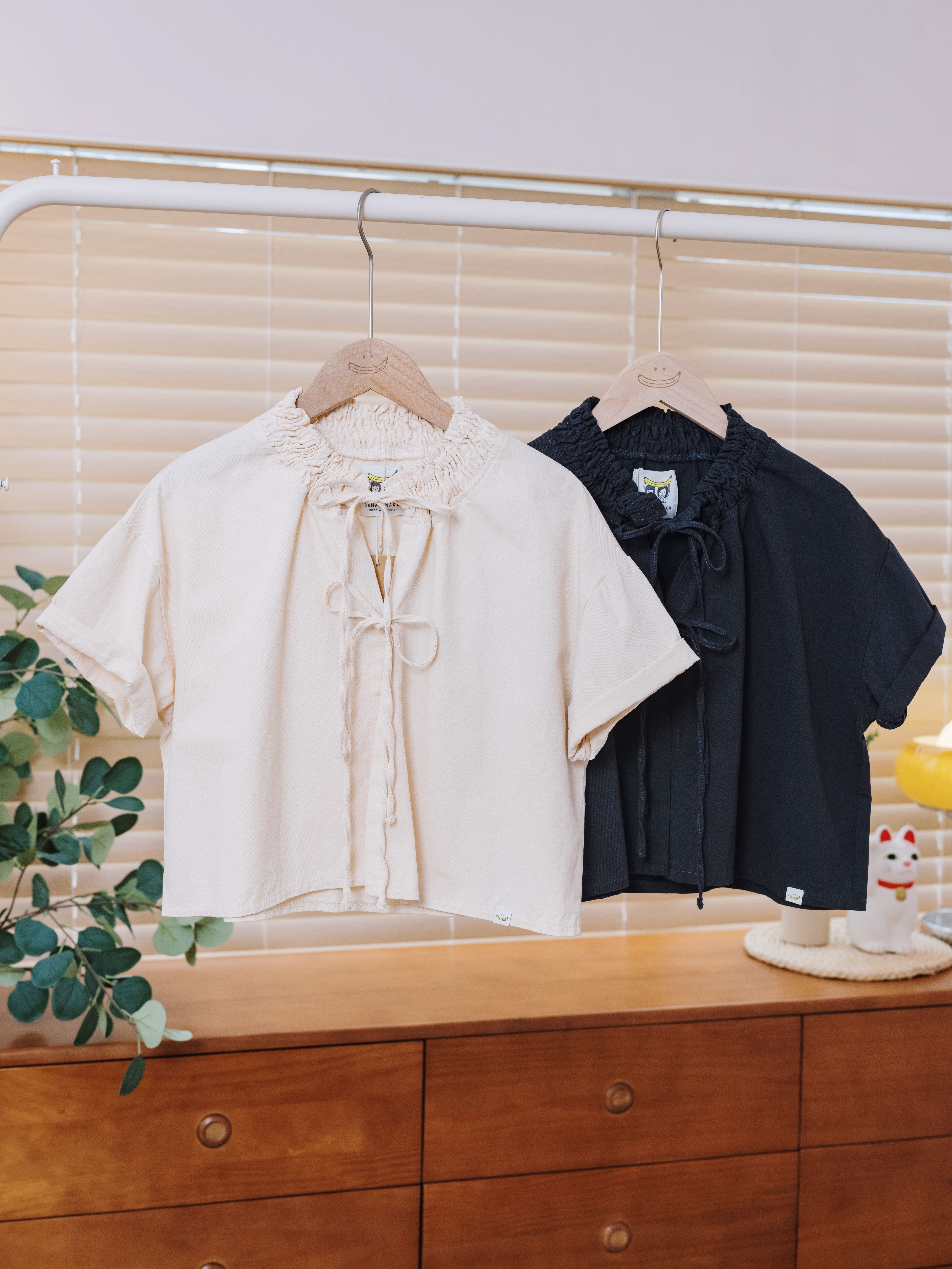 兩色／木耳高領蝴蝶短袖恤衫／Turtleneck Ruffle Ribbon Short Sleeve Shirt