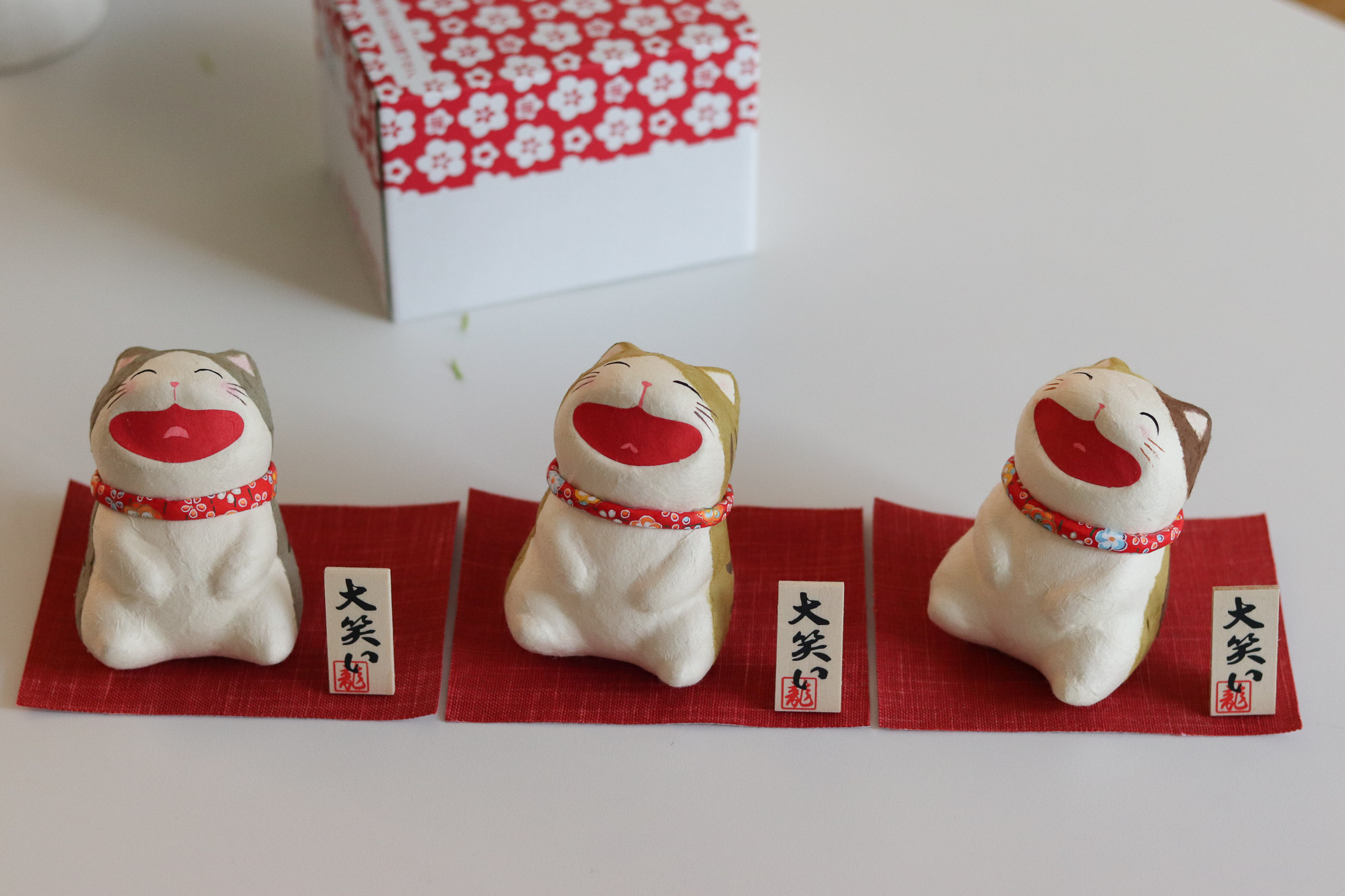 日本 龍虎堂 大笑貓L 和紙擺飾 (立)