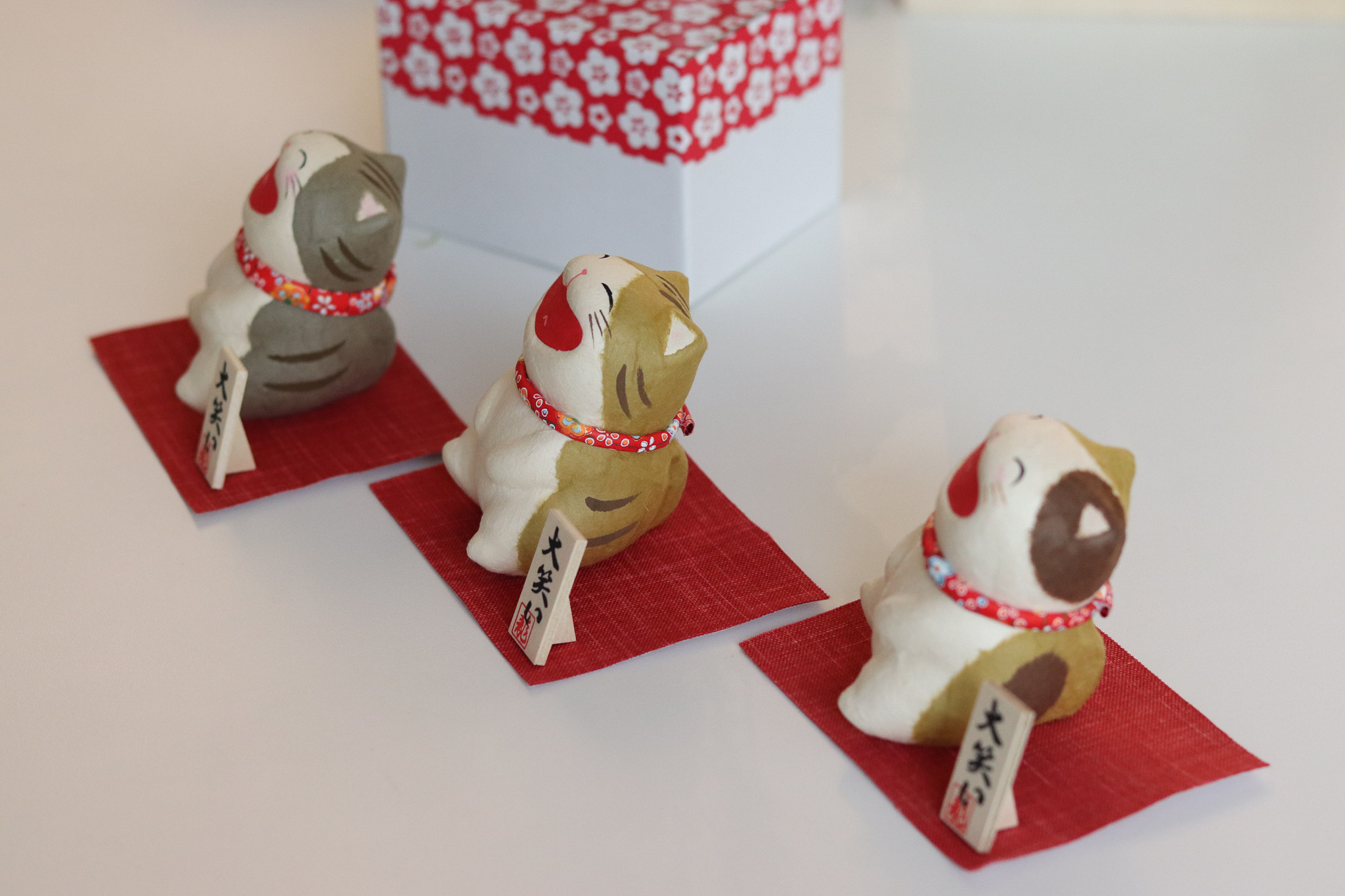 日本 龍虎堂 大笑貓L 和紙擺飾 (立)