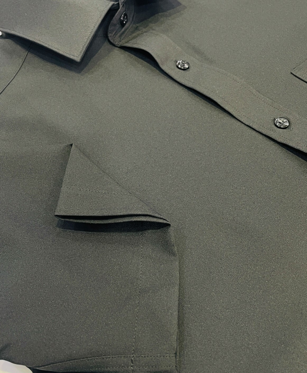 素色彈性短袖黑襯衫 |透氣防皺彈性襯衫|04