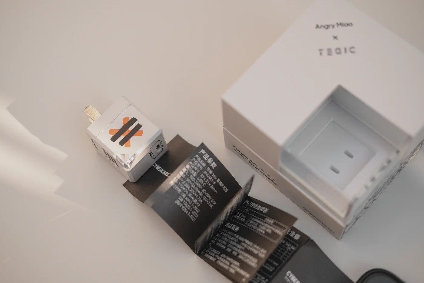 Tegic X 怒喵 聯名款 35W 氮化鎵充電頭