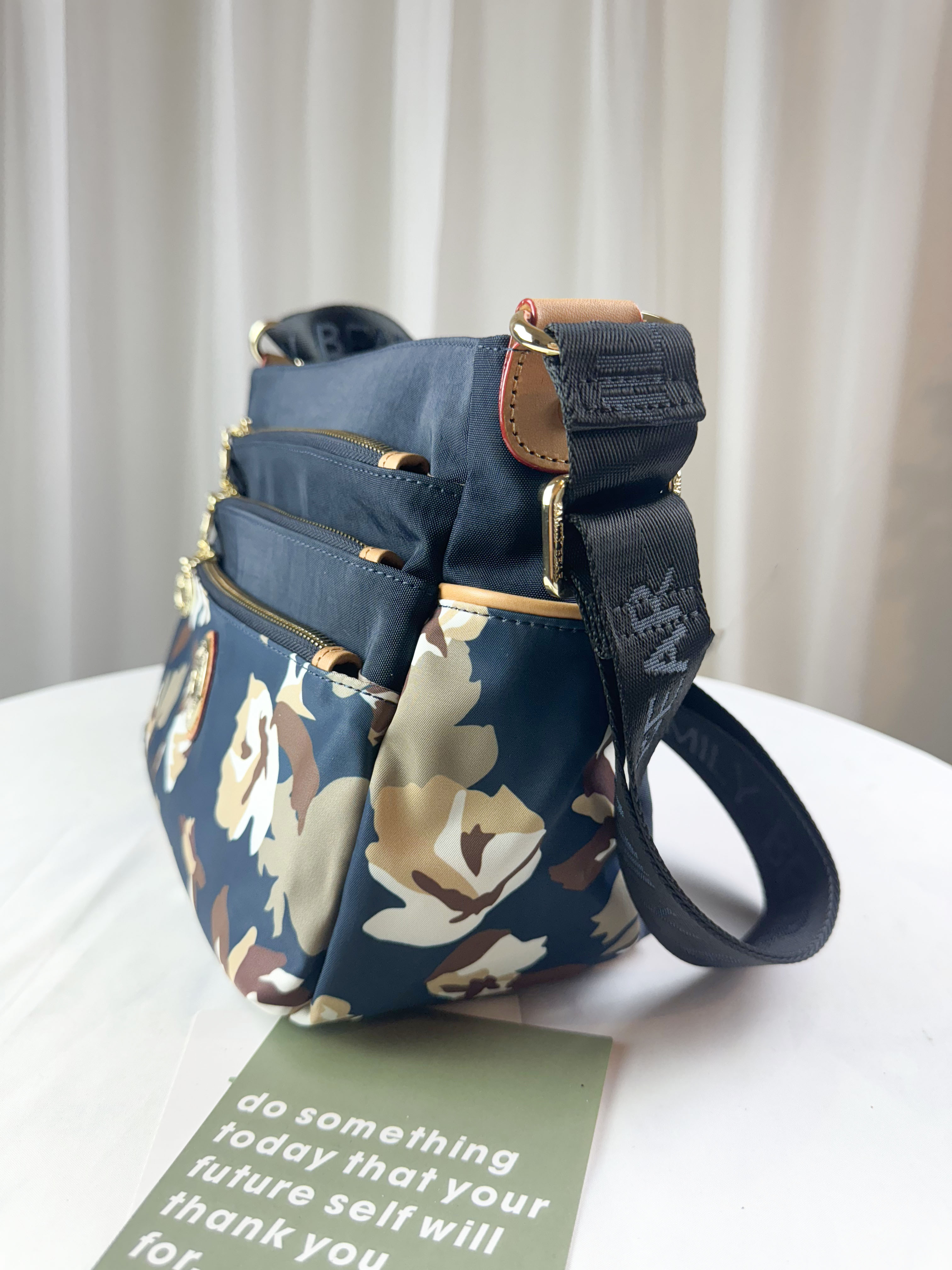 FamilyBear 蝴蝶花拼接藍防潑水側背包 附零錢包 #2502