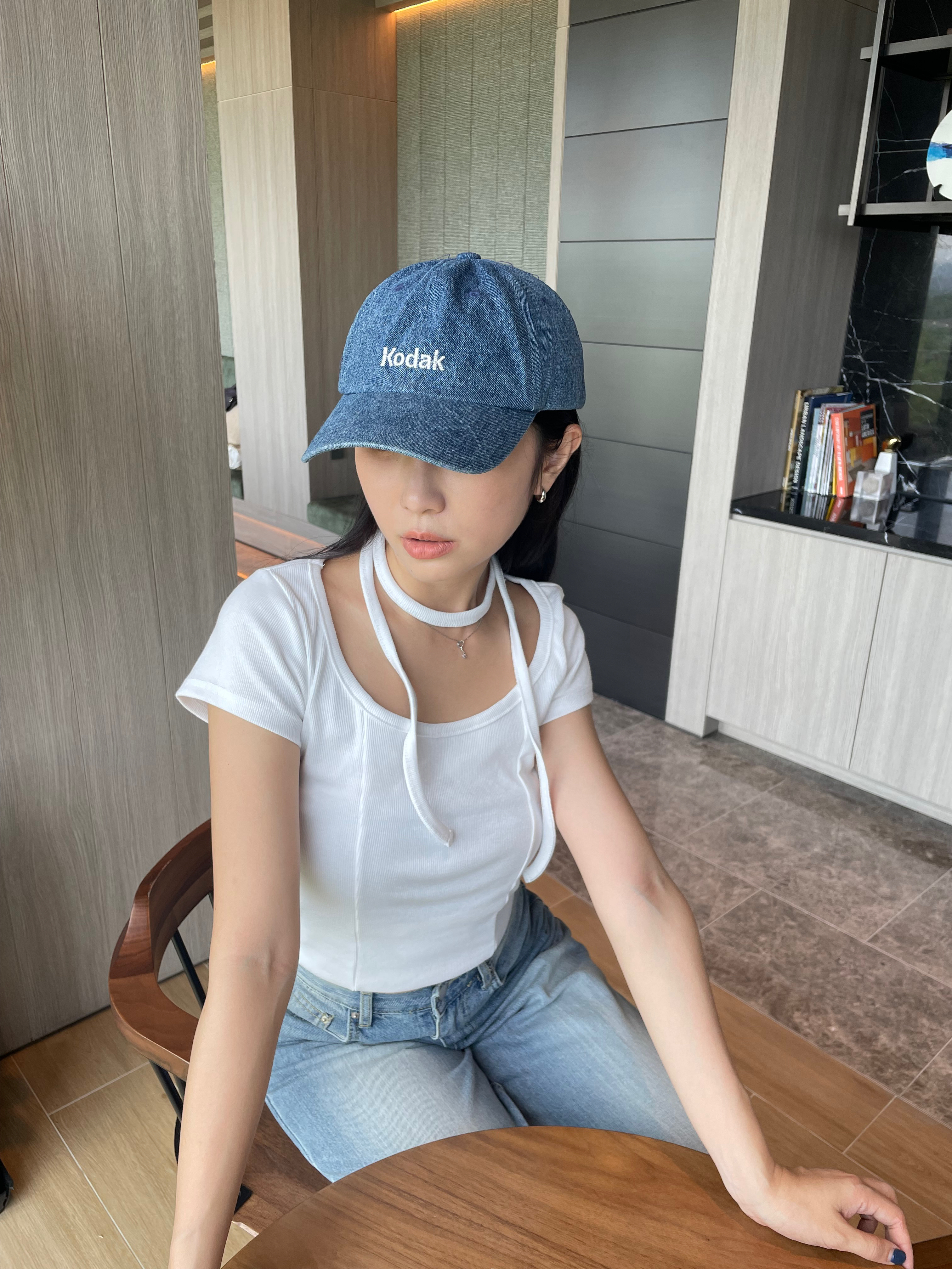 (黑/白現貨) 掛帶大圓領直紋上衣 T7202 (黑/白)