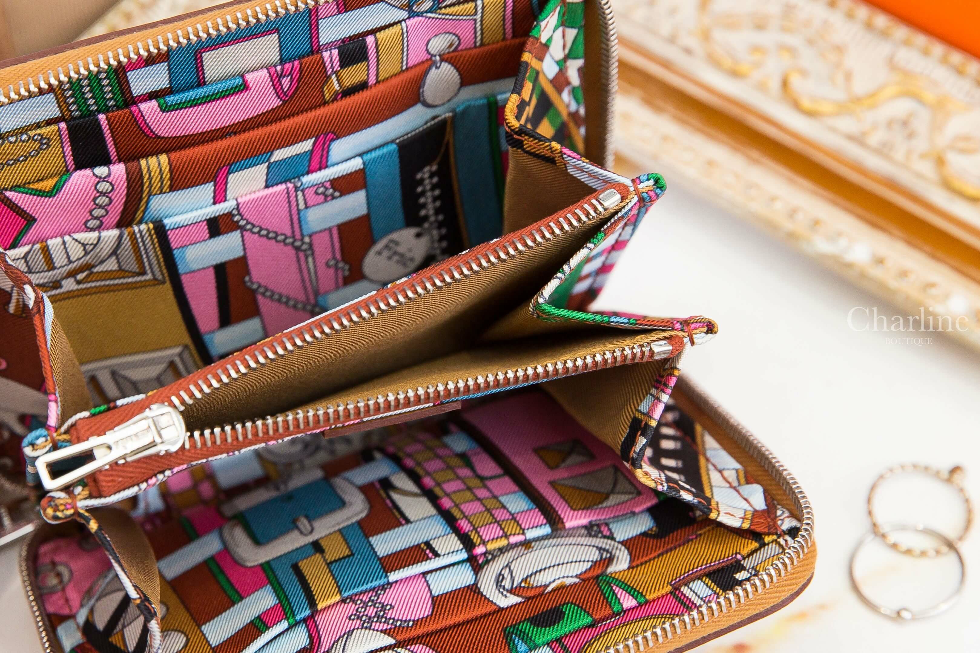 Hermès Silk' In Compact Wallet 2S Sesame Epsom 芝麻黃色絲巾拉鍊短夾-Charline Boutique 精品代購