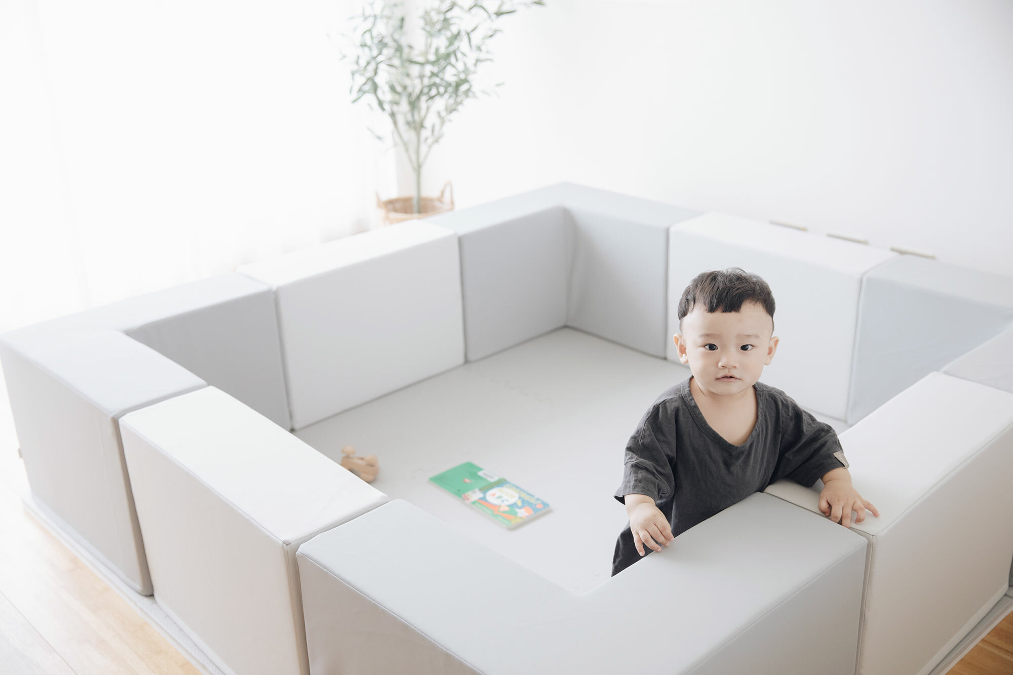 這是小孩在遊樂城堡裡的照片