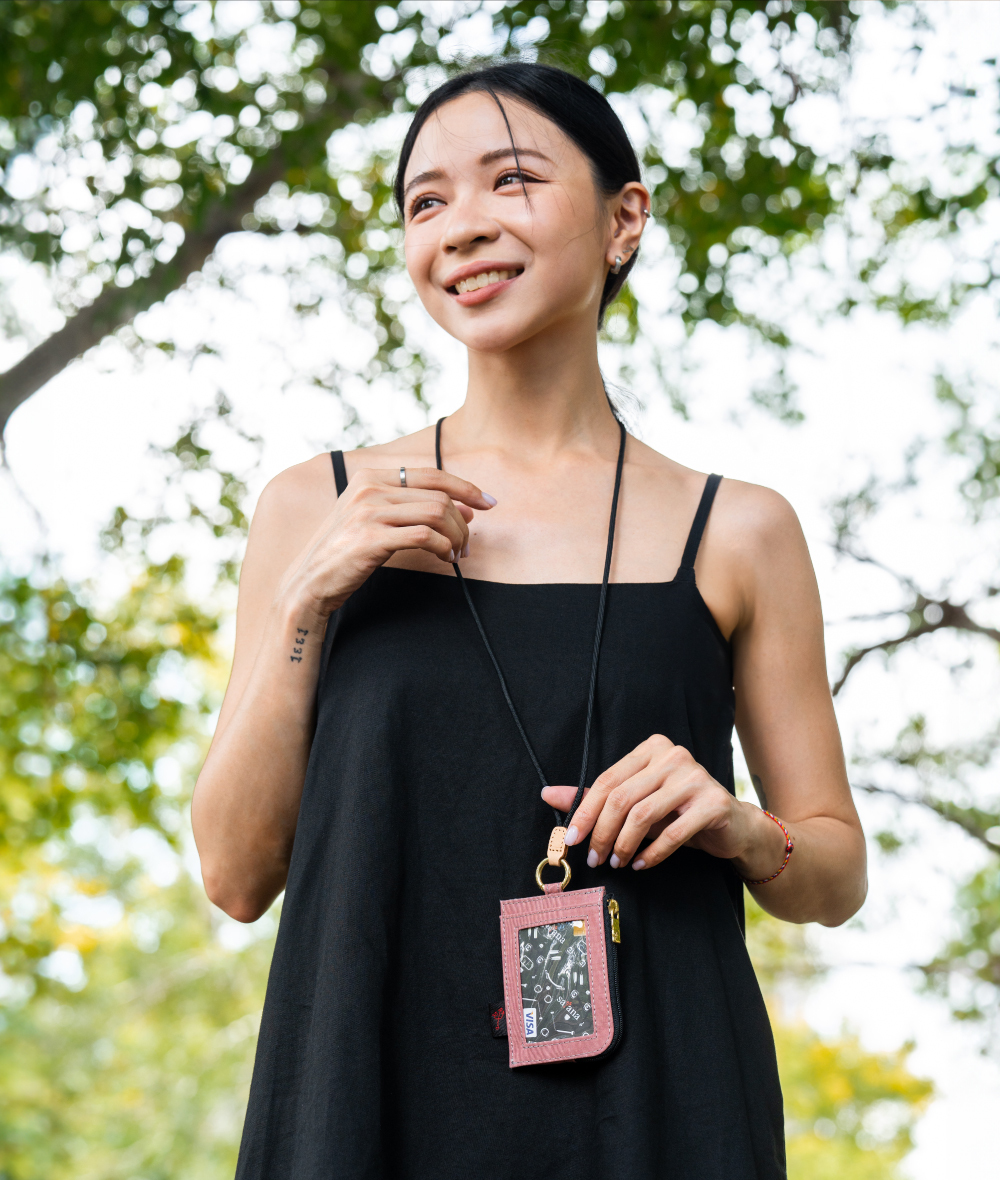 satana Soldier 趣淘證件零錢包-陶土紅 SOS3200-620 頸掛形象照