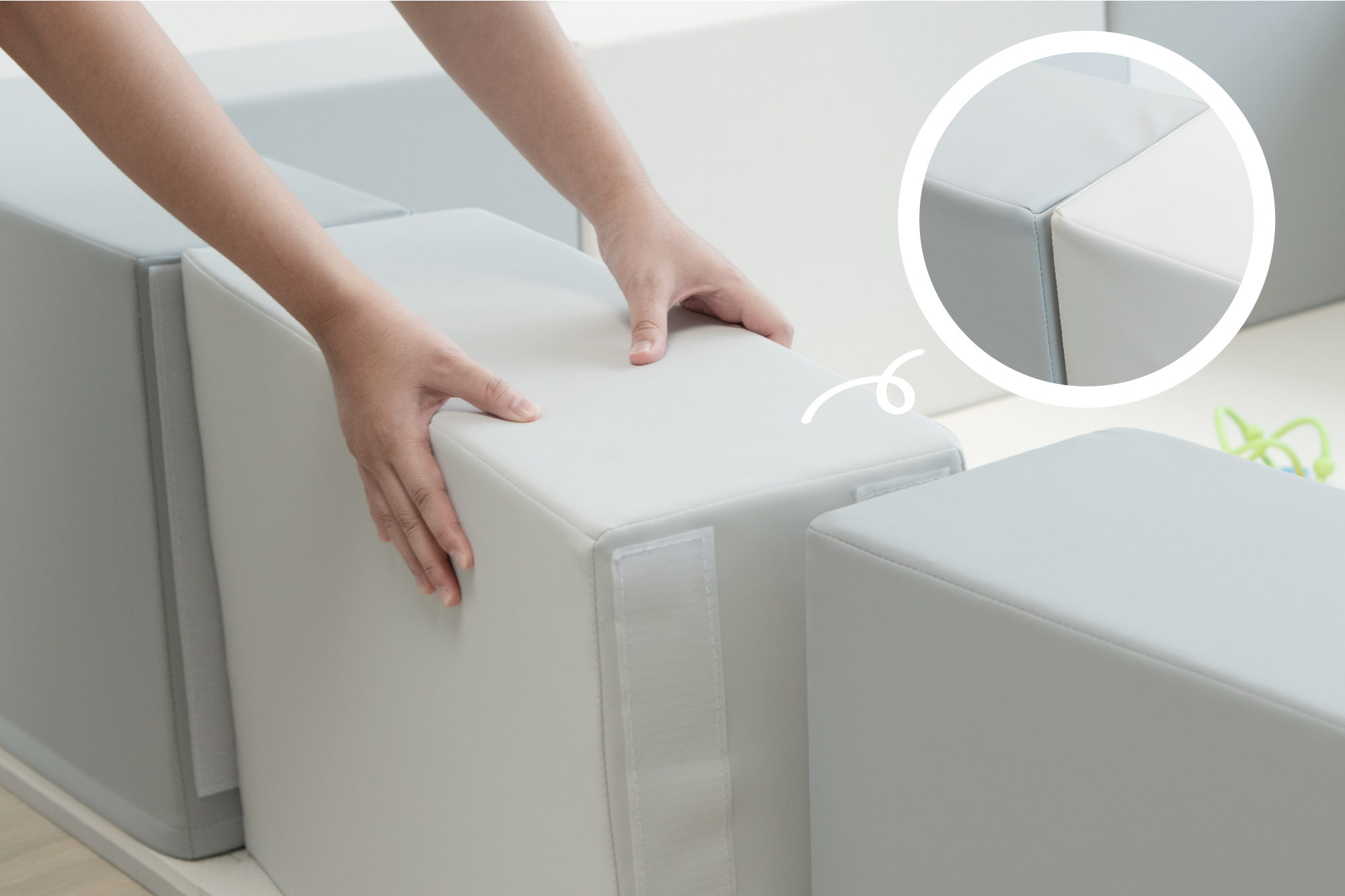 這是把魔鬼氈互相黏貼的照片