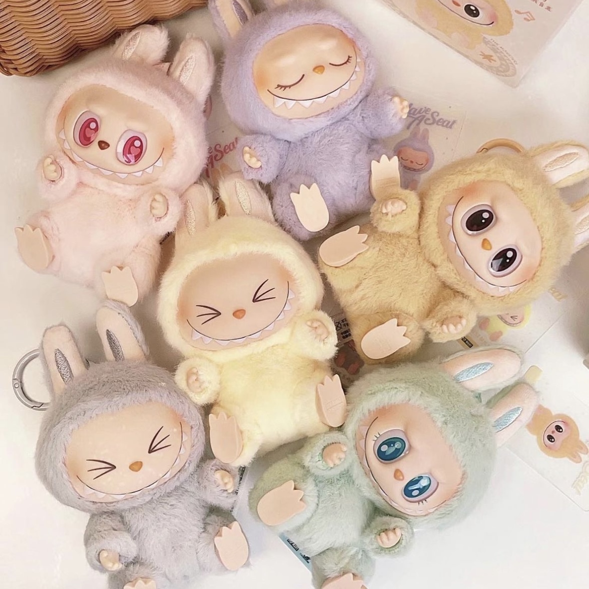 POPMART泡泡瑪特 LABUBU THE MONSTERS HAVE A SEAT "單盒入"坐坐派對 搪膠毛絨 盲盒