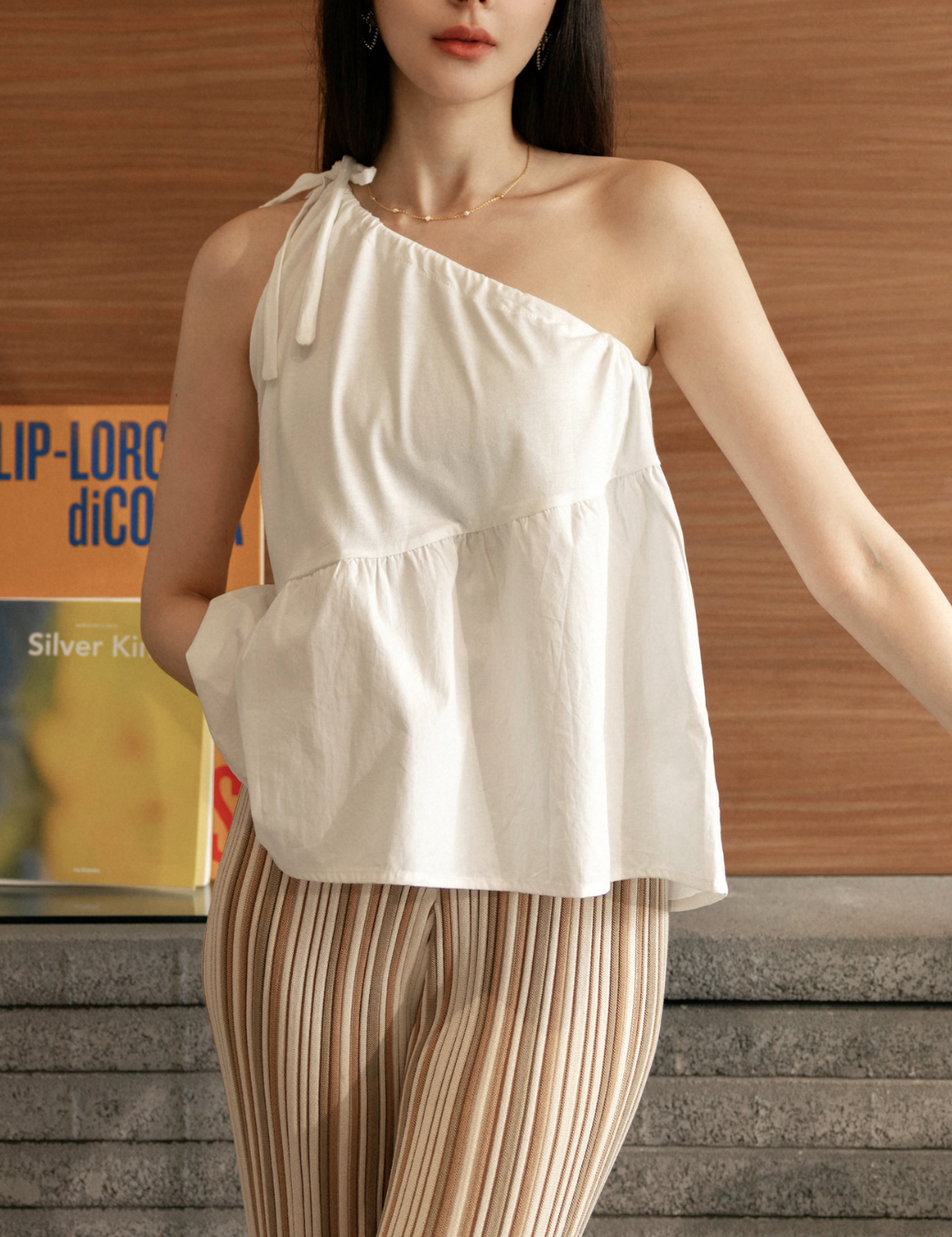 斜肩異材質拼接上衣（白色）