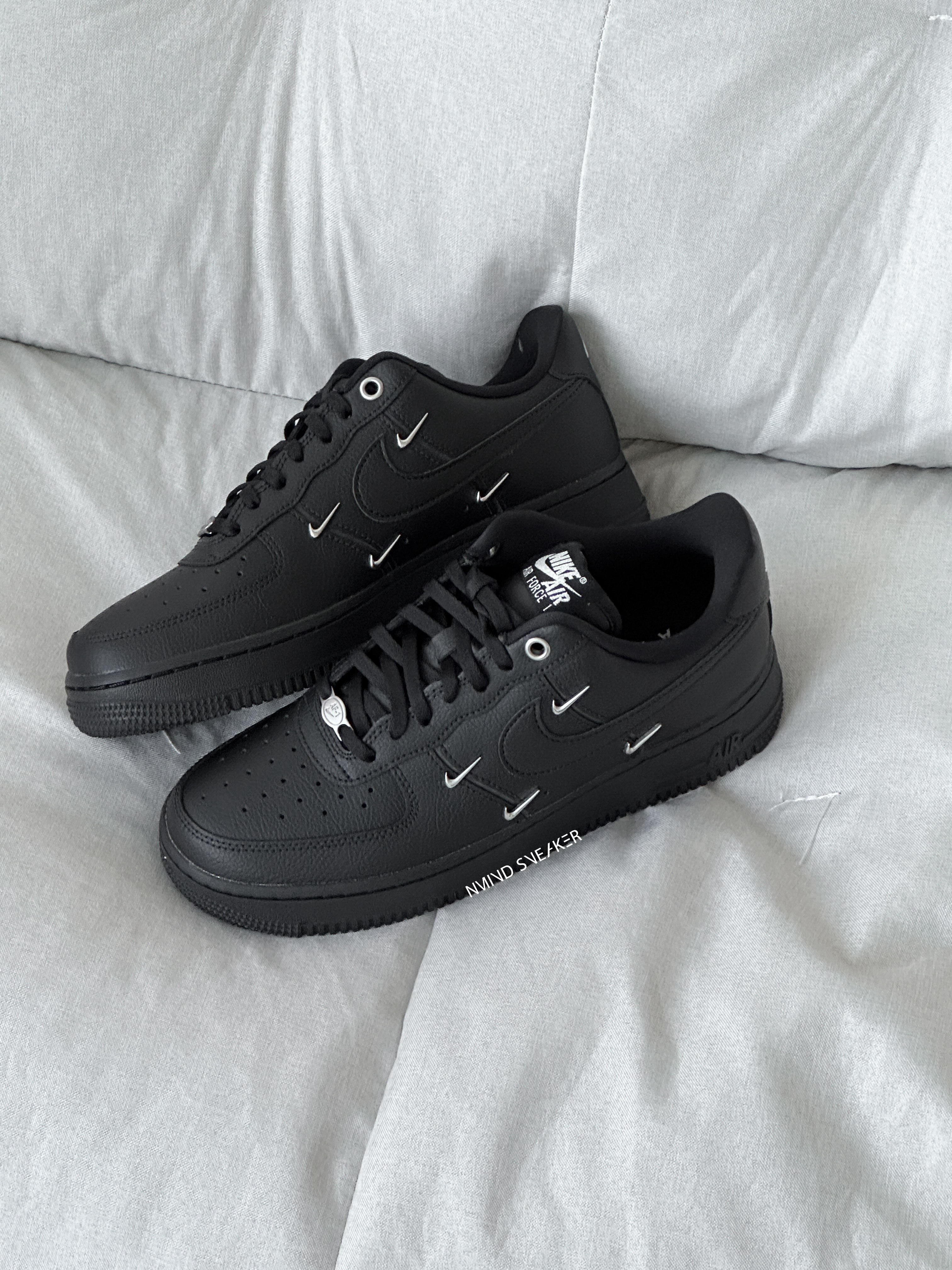 Nike Air Force 1 黑武士小銀鉤 女款