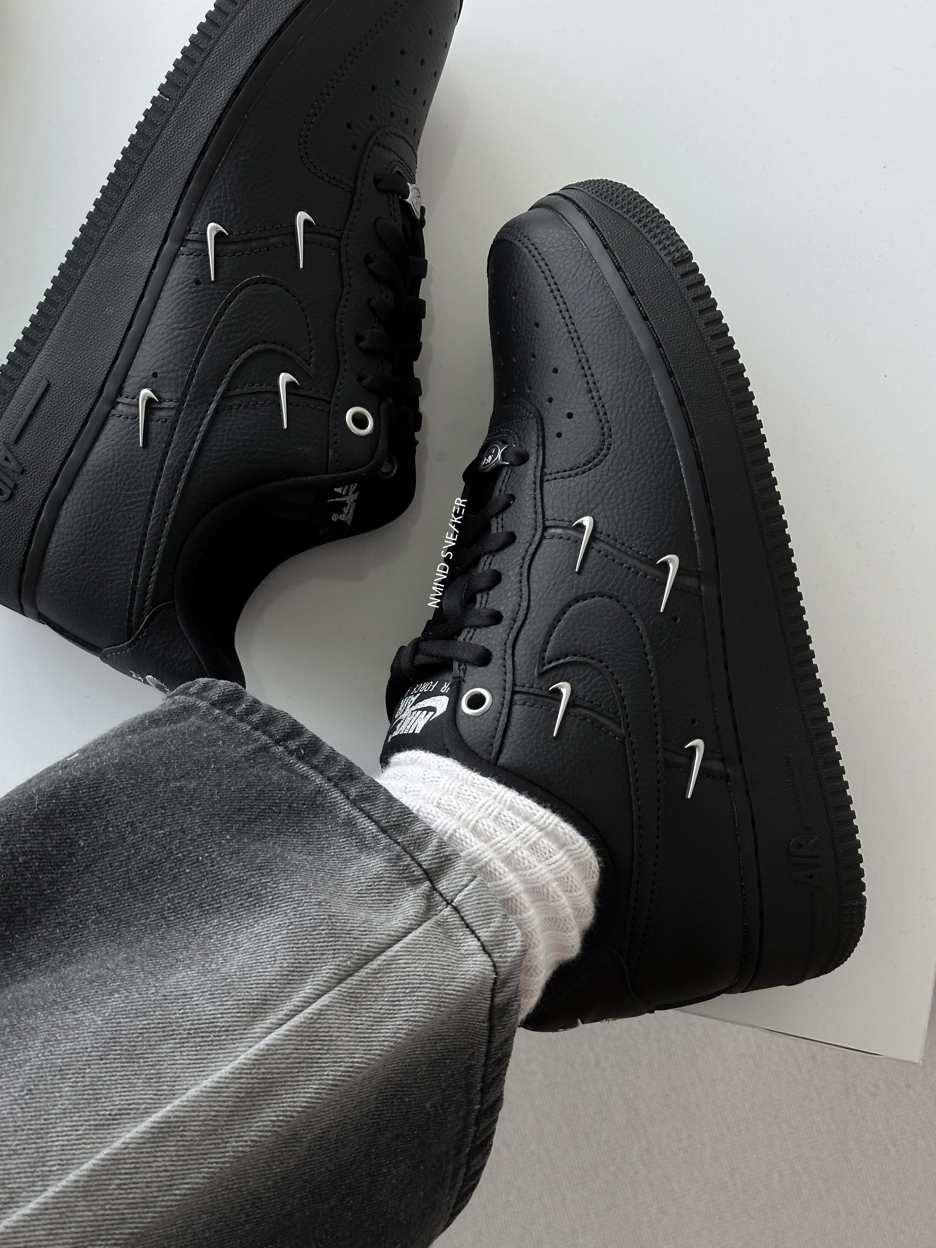 Nike Air Force 1 黑武士小銀鉤 女款