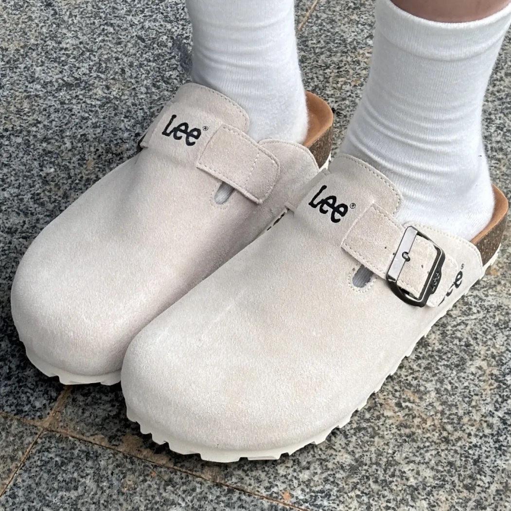 LEE LOGO 勃肯鞋 拖鞋 包頭鞋 軟木底 懶人鞋 麂皮 米灰 棕色 可可色 卡其色 / 預購