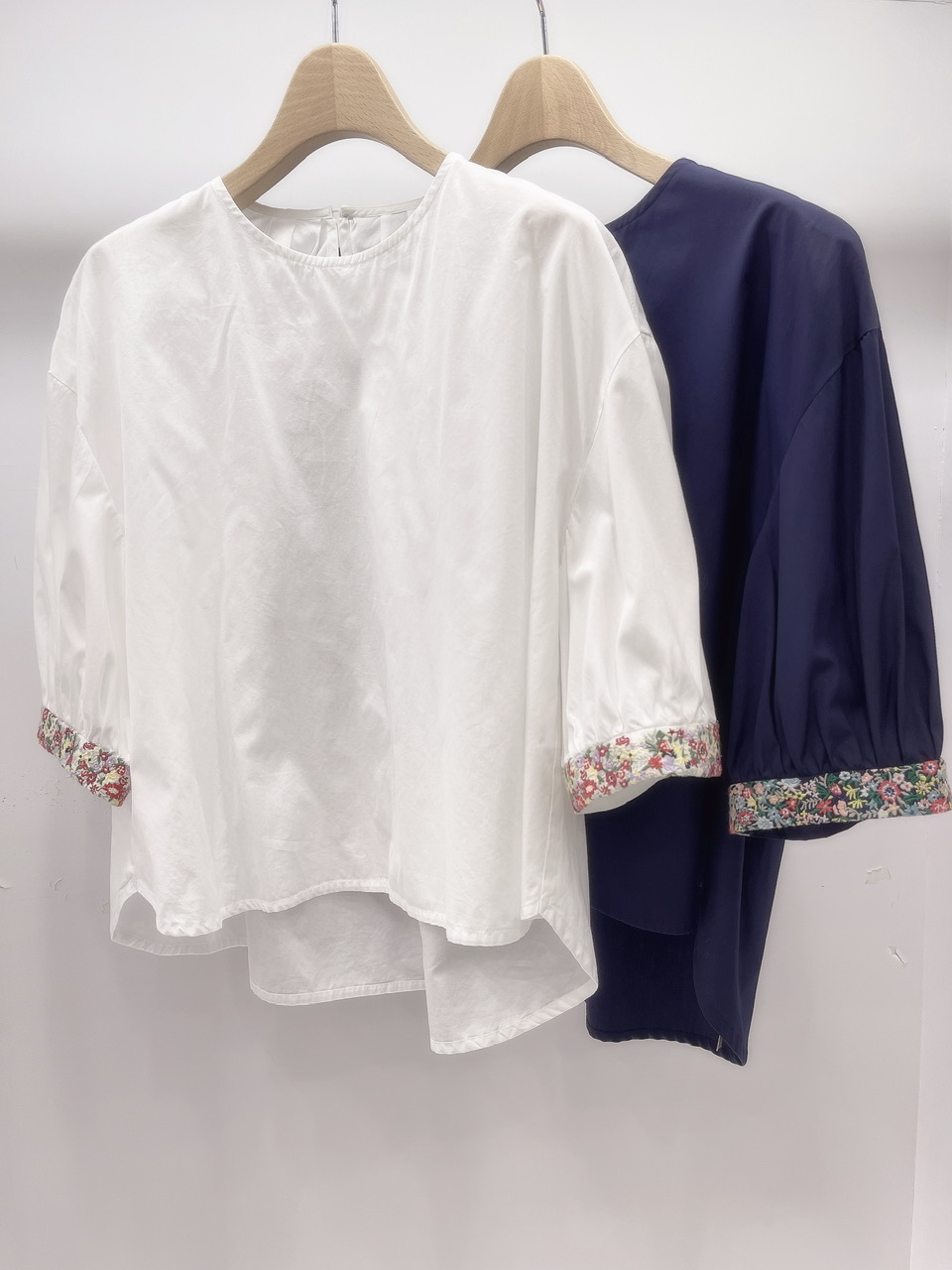 袖口刺繡花布上衣