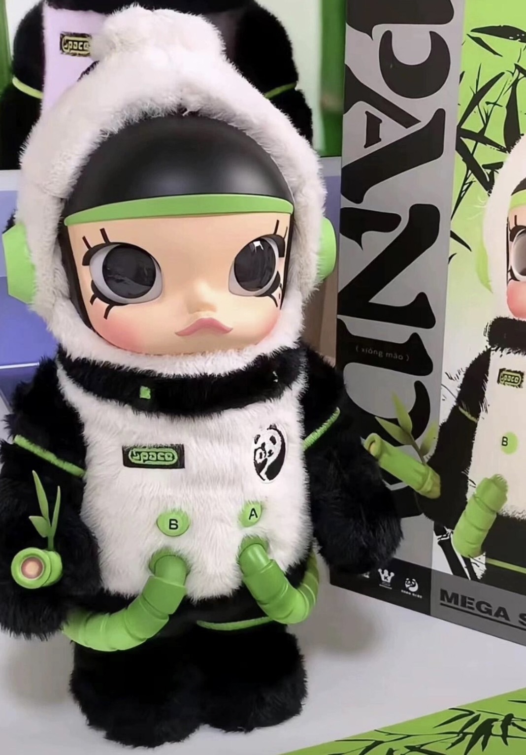 ️POPMART 泡泡瑪特  Mega Space Molly 熊貓 400%