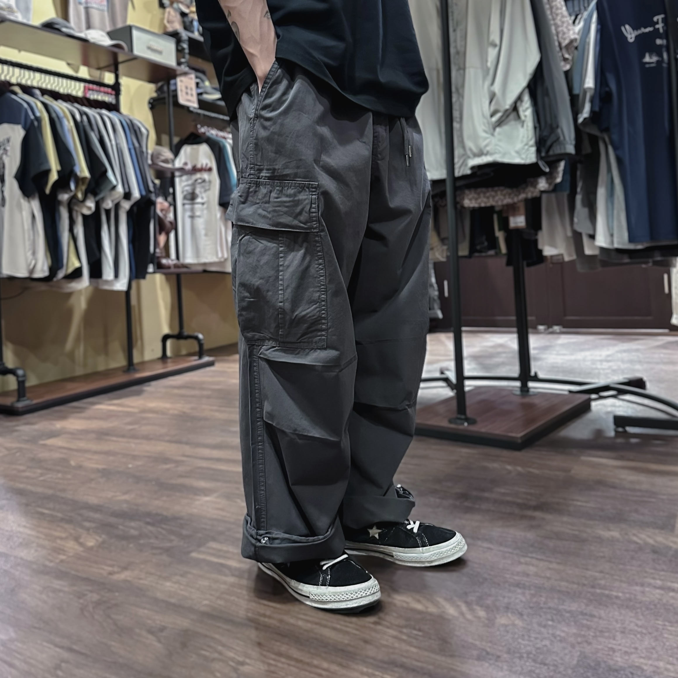 貼袋雙收摺水洗長褲