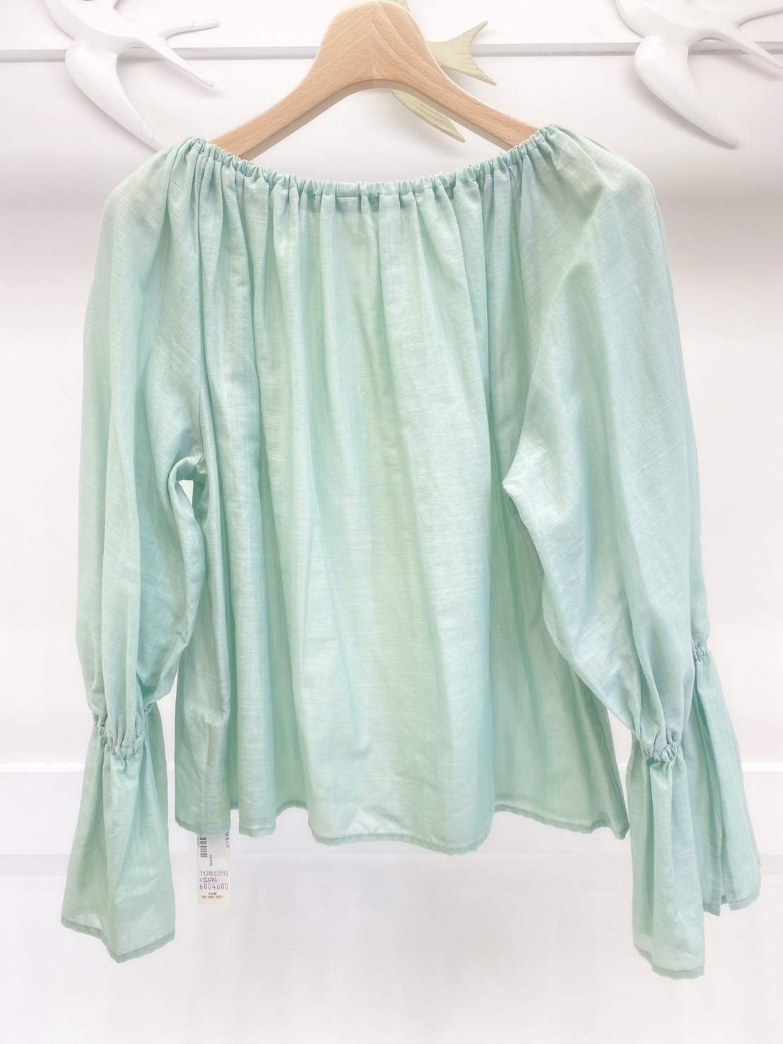 一字領寬袖上衣