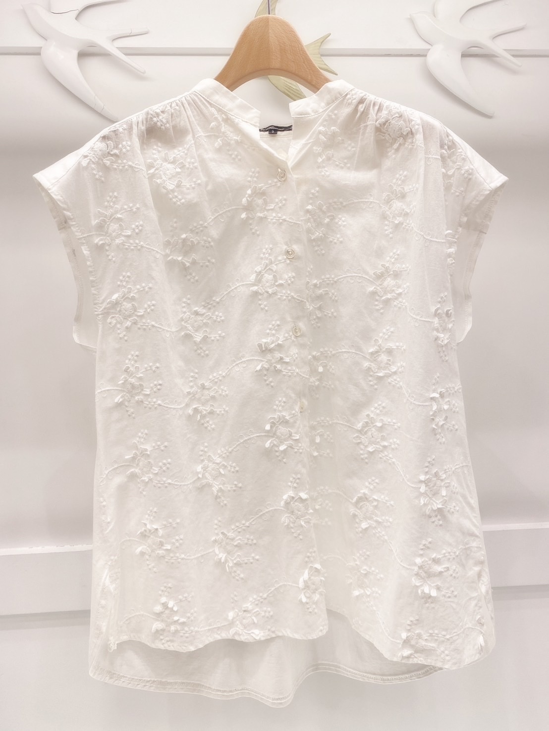 胸刺繡lace下荷葉無袖上衣