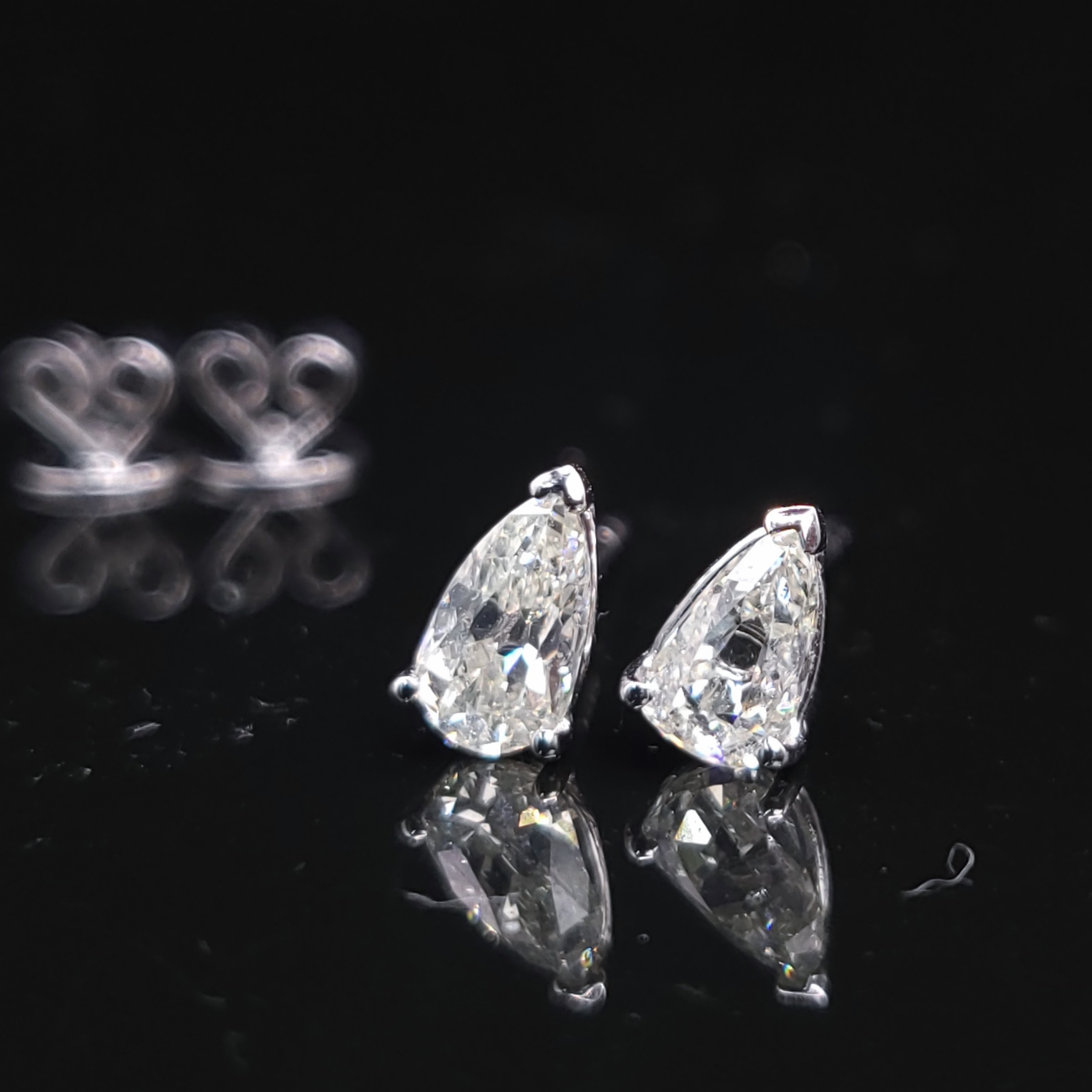 全新18K白金【主石80份梨形鑽石】耳環