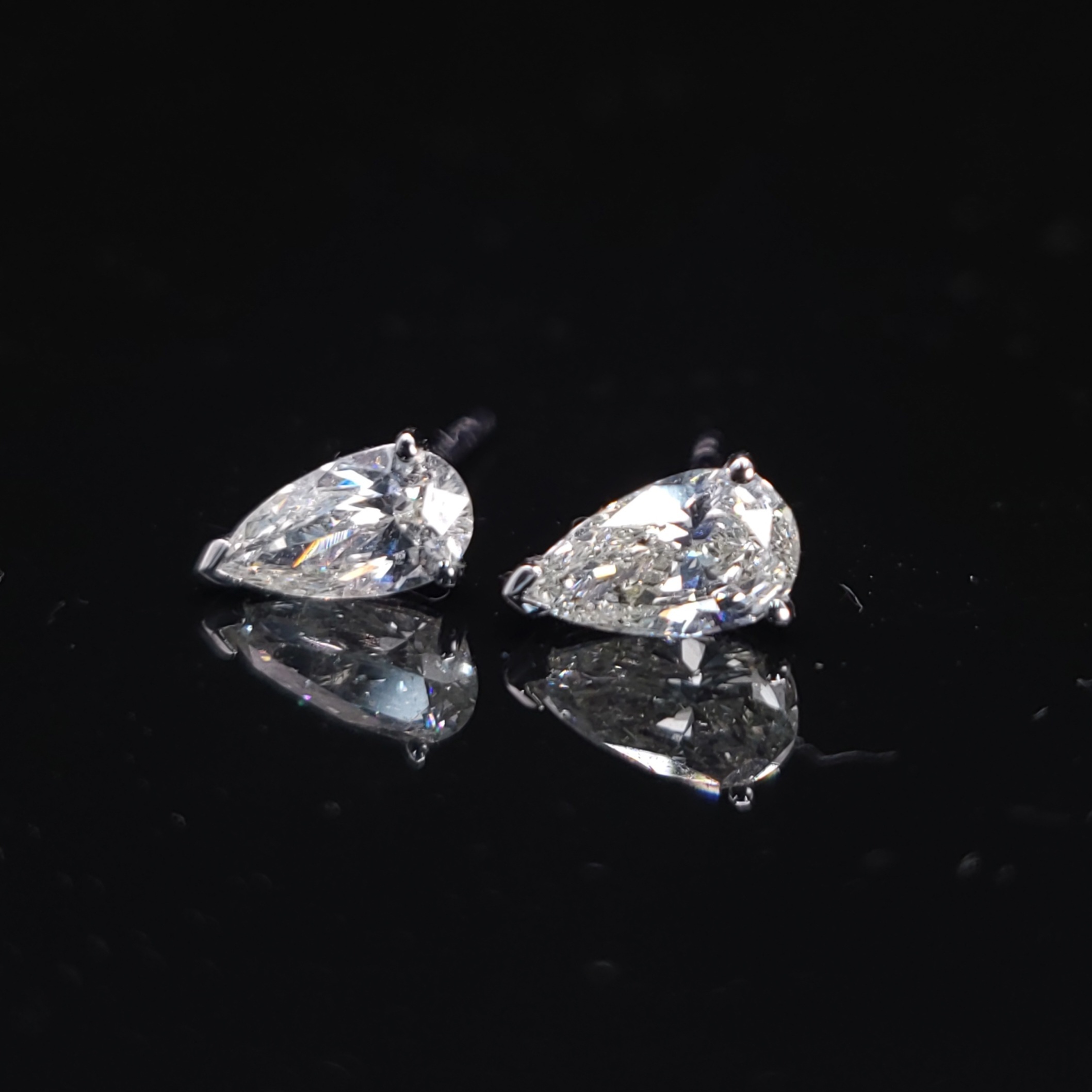 全新18K白金【主石75份梨形鑽石】耳環