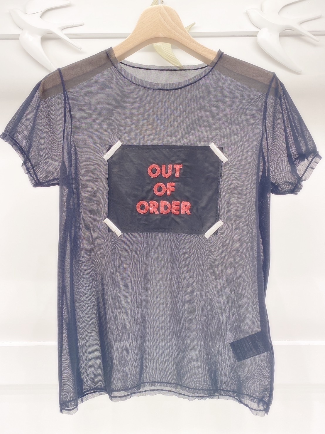 透紗亮片字母上衣