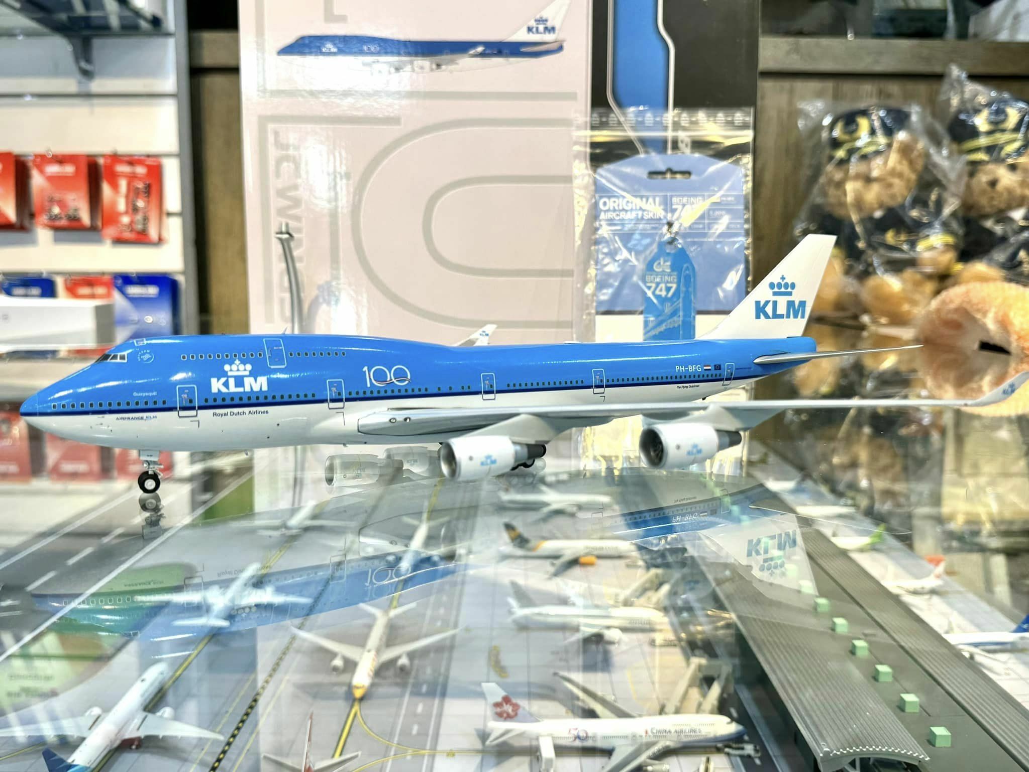 JCWINGS 1/200 荷蘭皇家航空 波音747-400<100>塗裝(PH-BFG)+ 限量版鑰匙圈