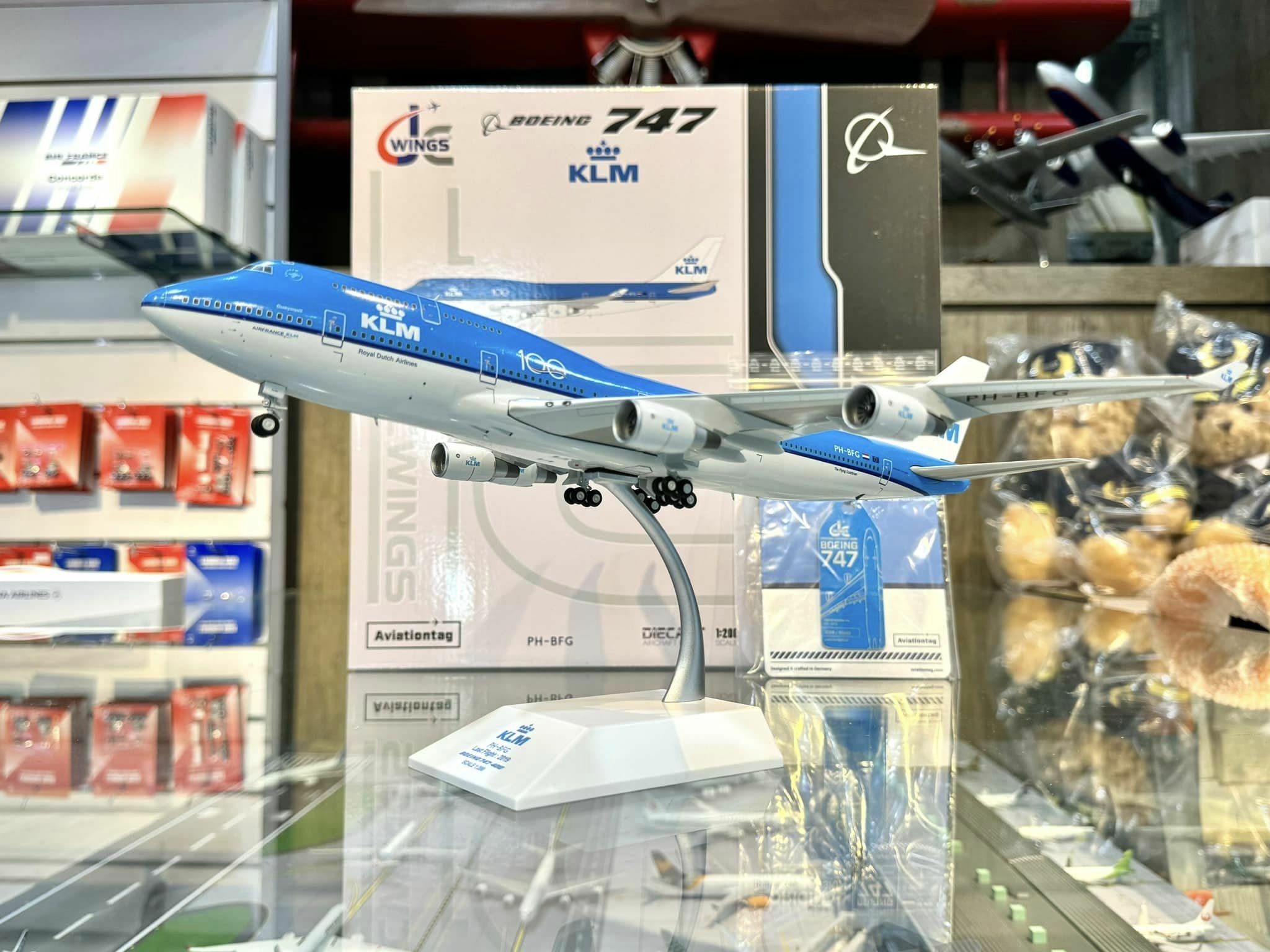 JCWINGS 1/200 荷蘭皇家航空 波音747-400<100>塗裝(PH-BFG)+ 限量版鑰匙圈
