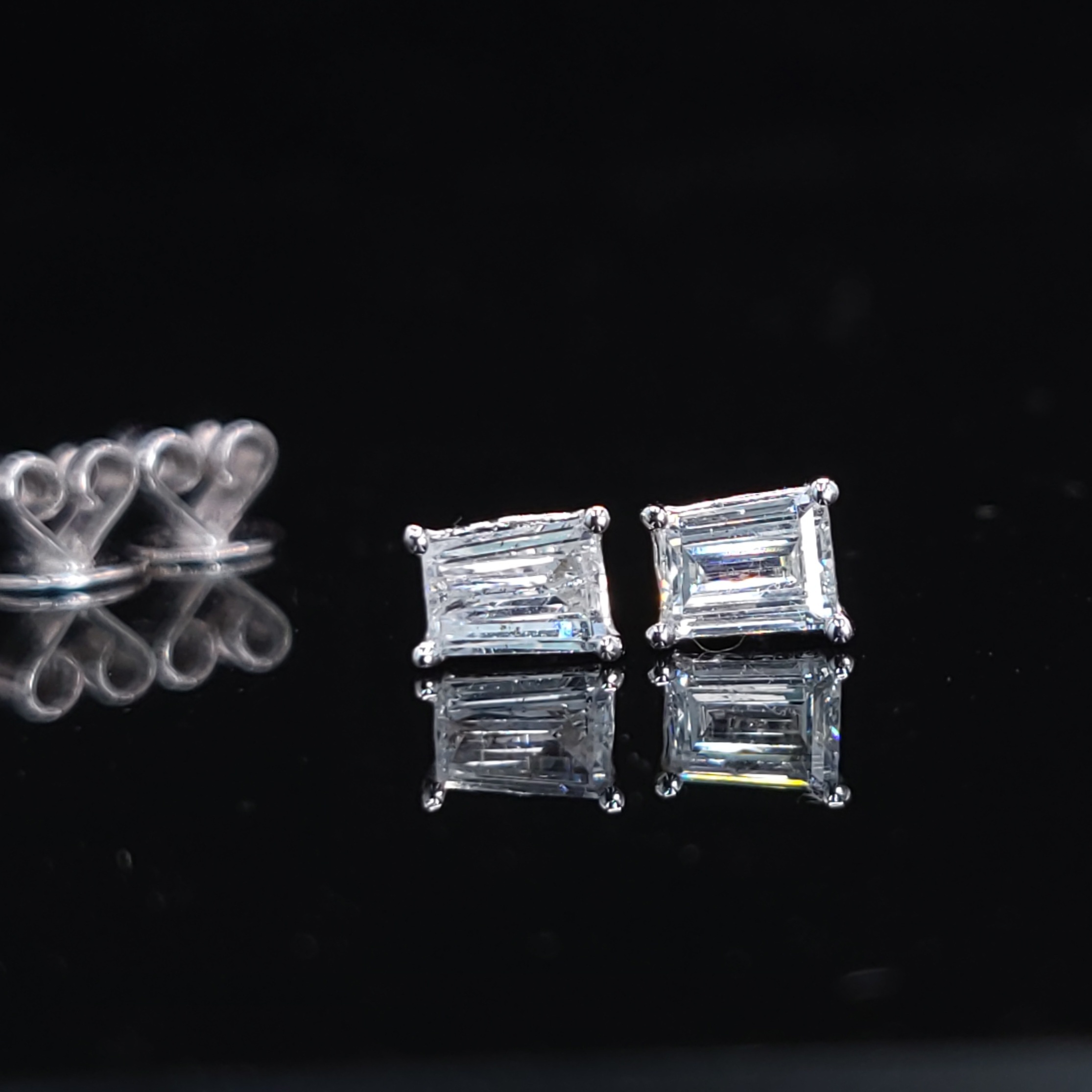 全新18K白金【主石55份方形鑽石】耳環