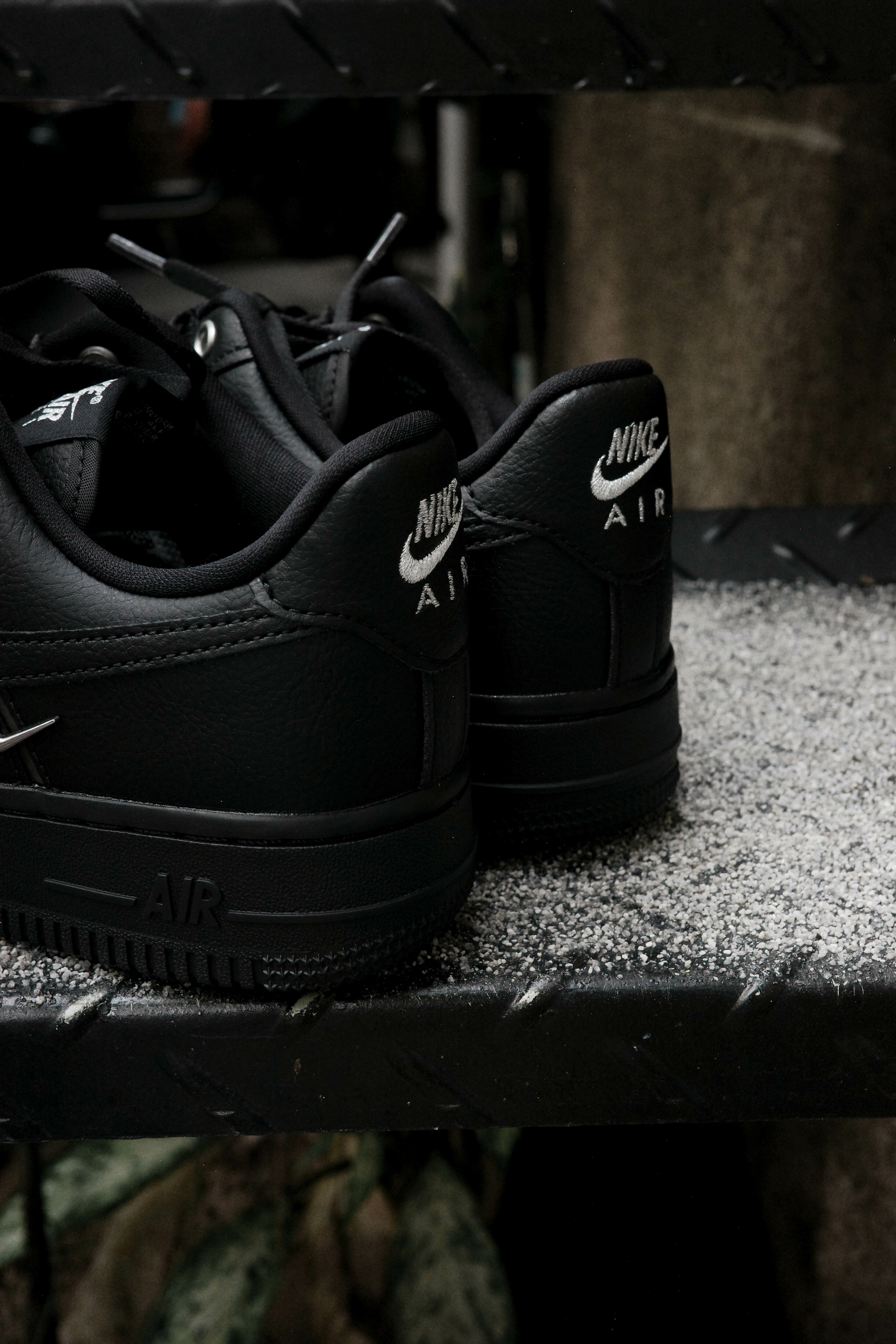 Nike Air Force 1 Low "Black Silver" 黑色銀勾 HQ1180-001