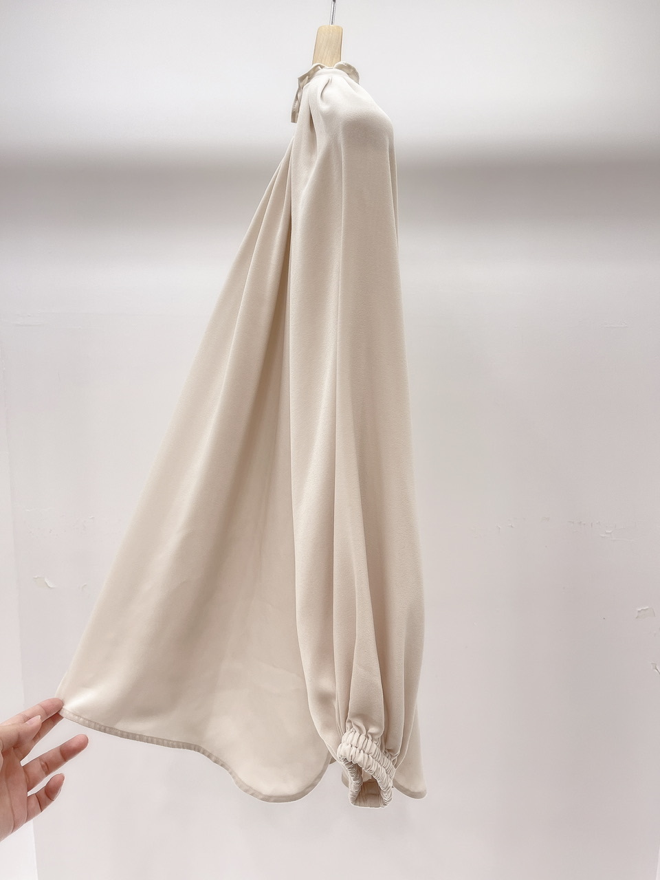 荷葉立領澎袖上衣