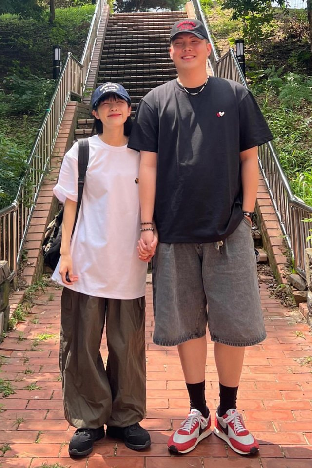 What it isn't｜ LOVEY LOGO HALF SLEEVE TEE ( 5色入 )