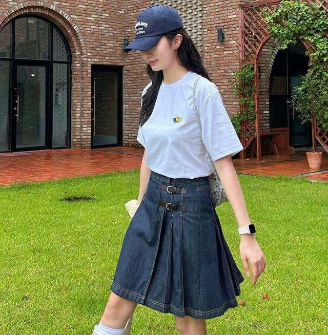 What it isn't｜ LOVEY LOGO HALF SLEEVE TEE ( 5色入 )