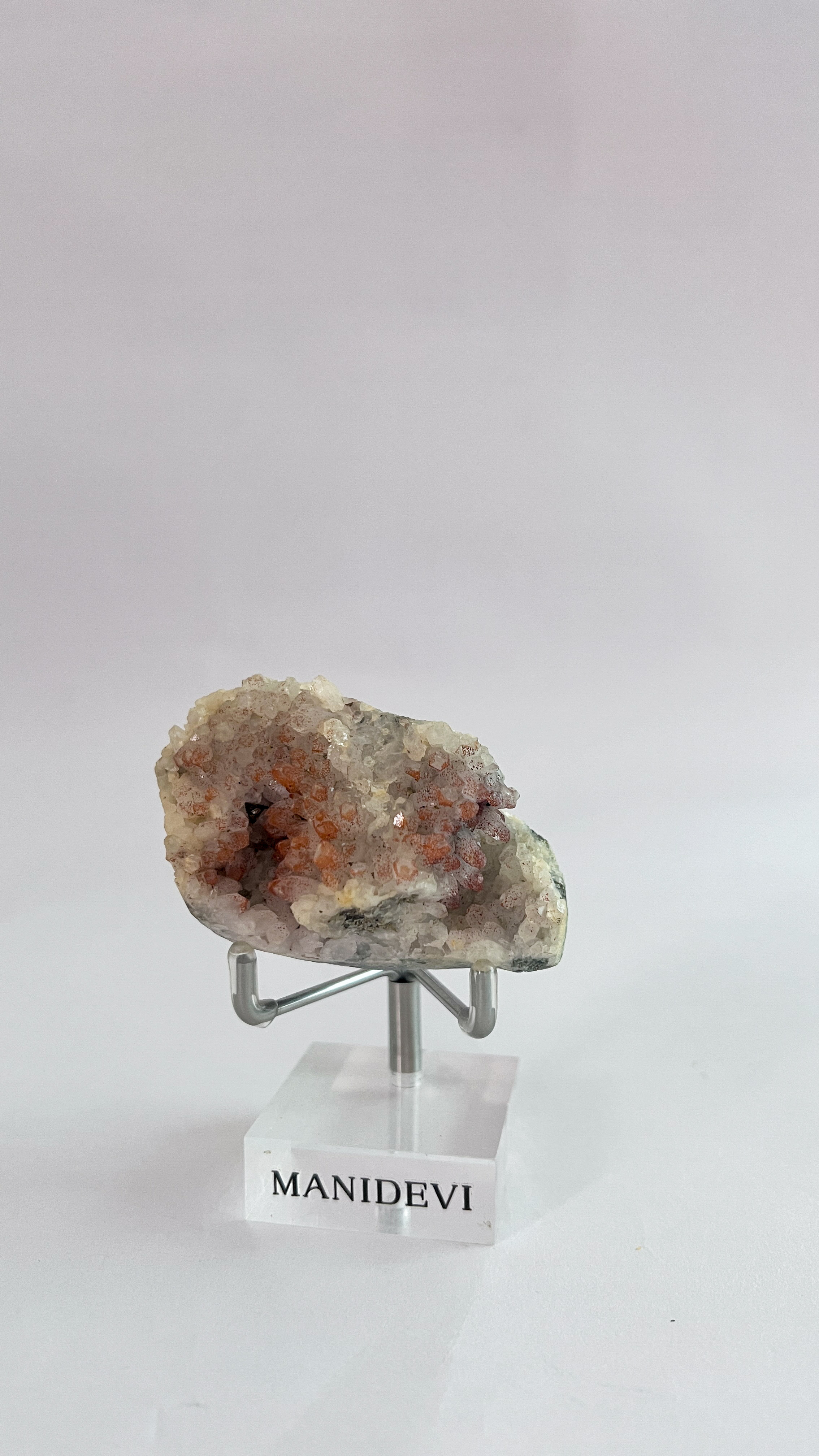 紅水晶共生黃鐵礦 Red Quartz