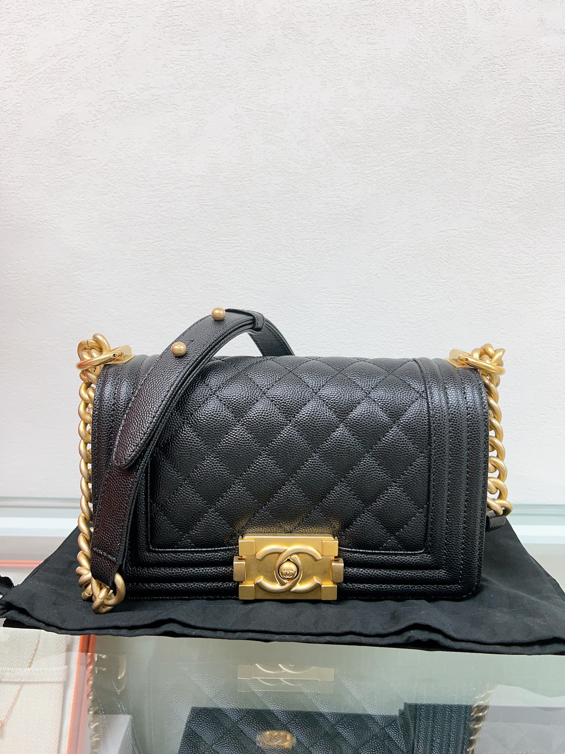 Chanel boy 20 small (black caviar/ GHW)