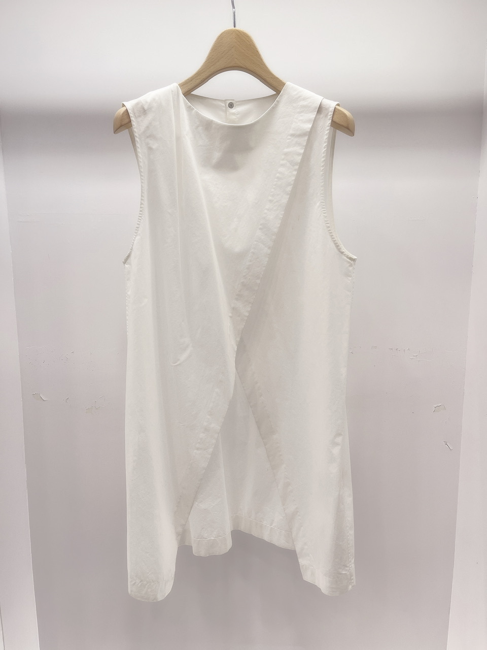 白長版無袖開叉衣