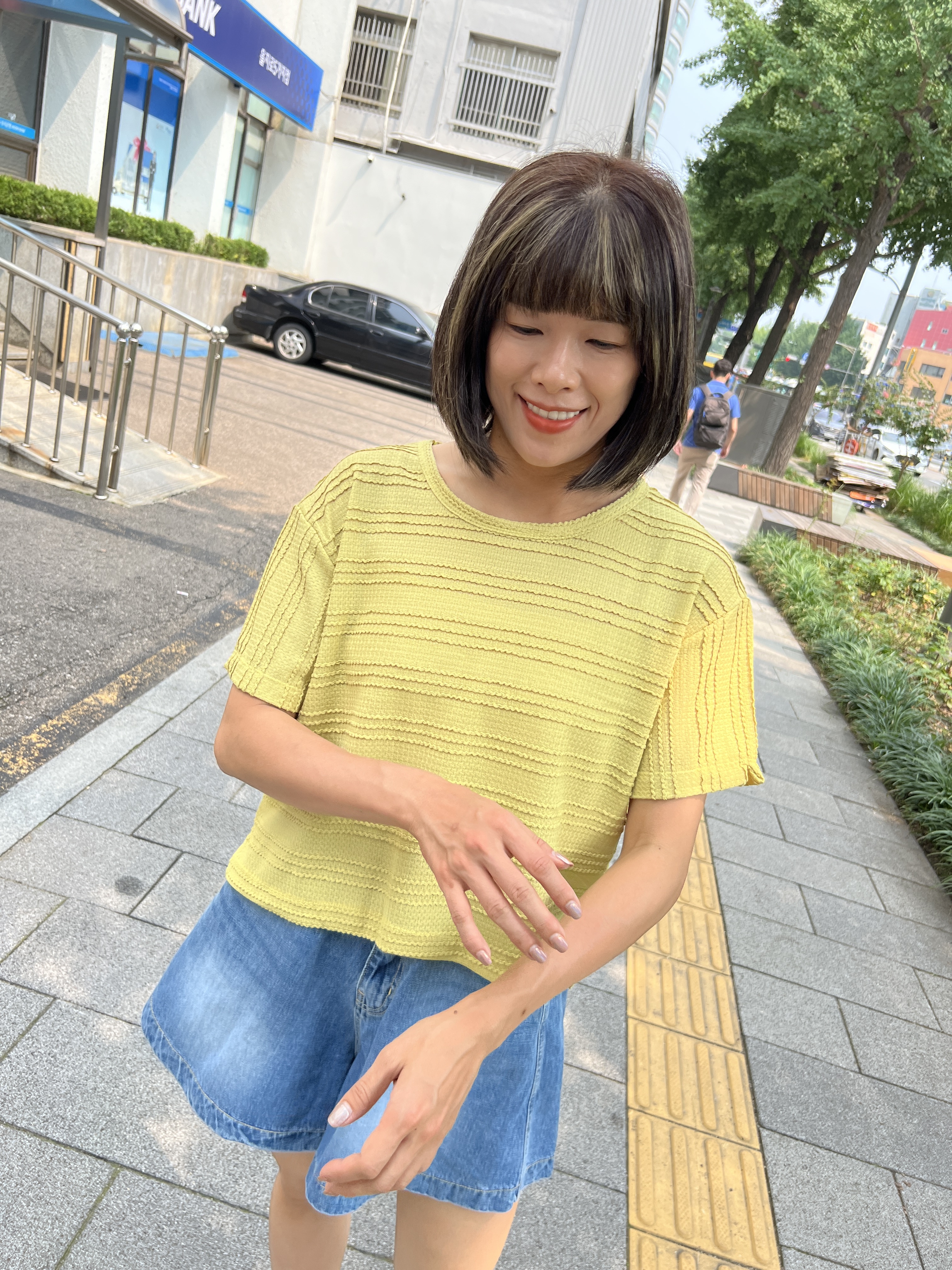 正韓清爽立體壓紋蕾絲上衣 (黃)
