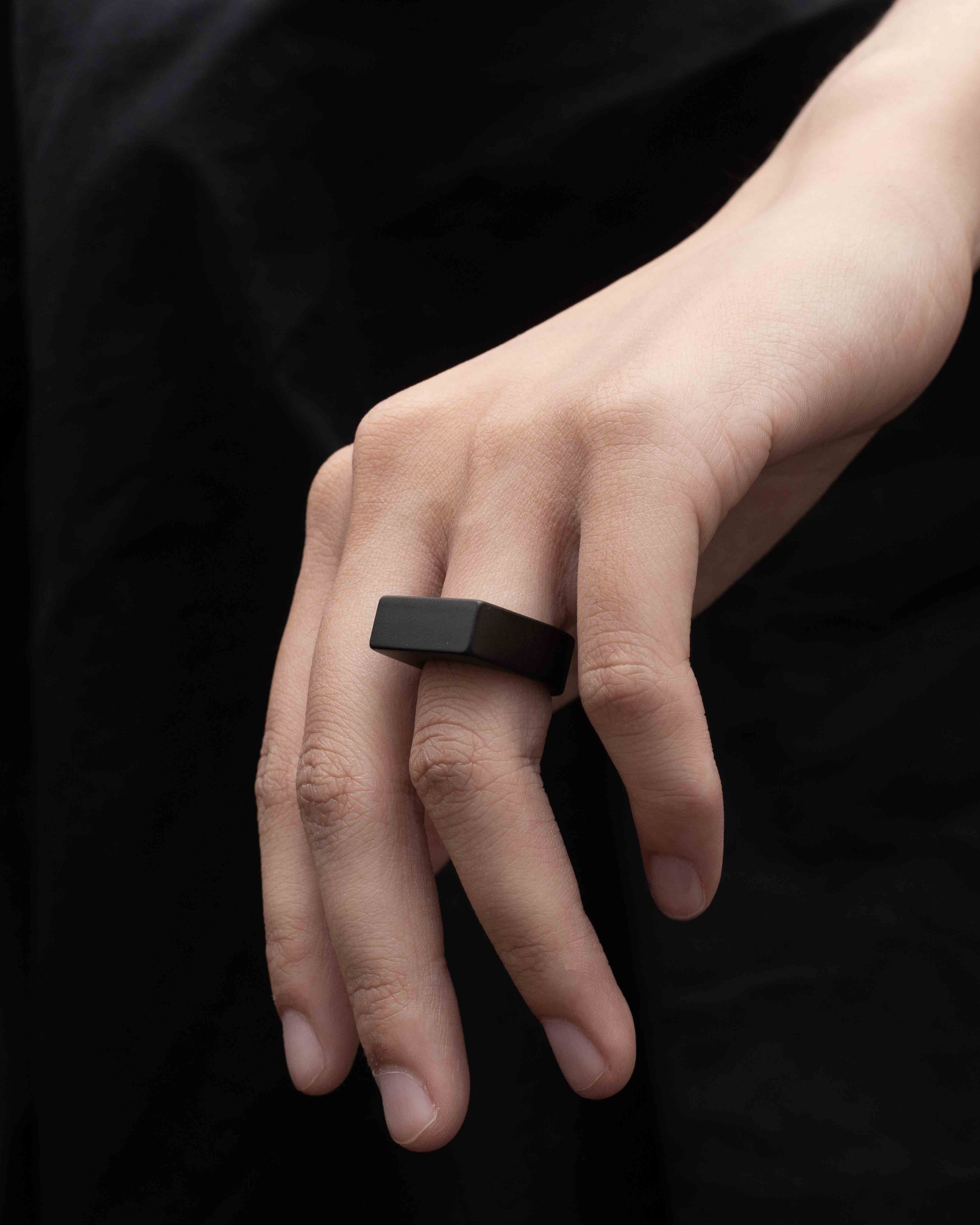 RECOVERY 基本四方平面戒指 (霧黑)