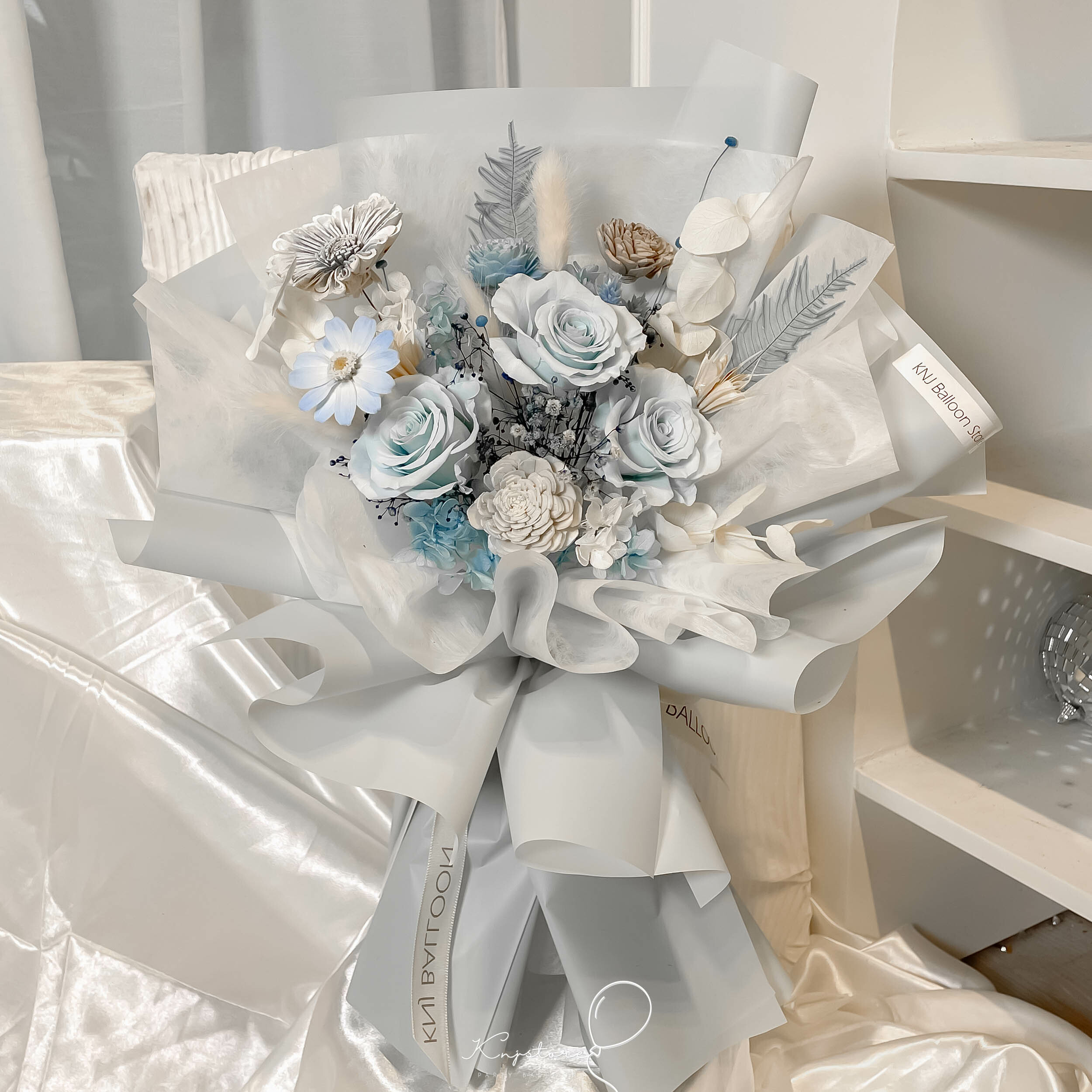 寶寶淺藍永生玫瑰花束